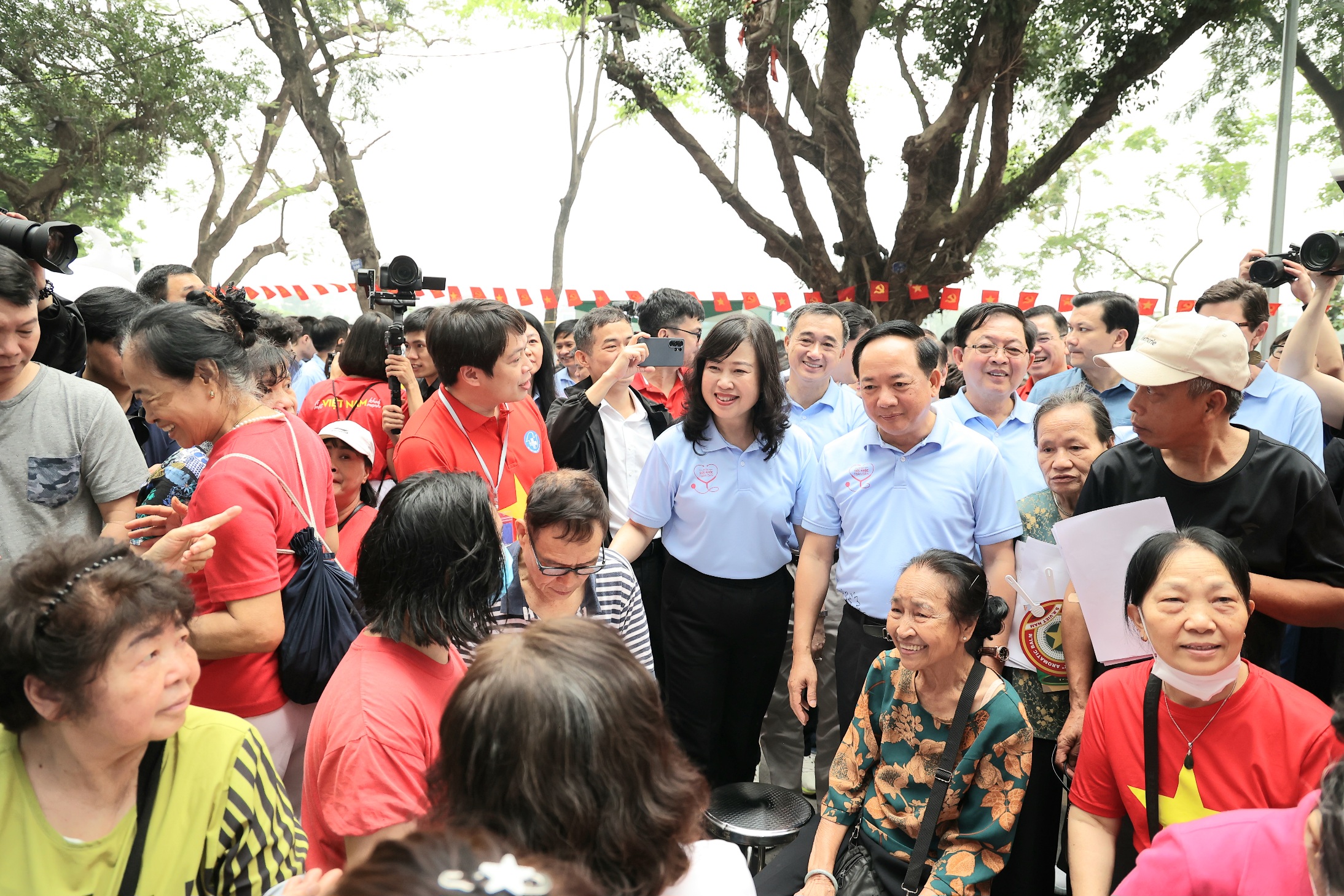Bộ trưởng Bộ Y tế Đào Hồng Lan: Chủ động phòng bệnh để mỗi người dân sống khỏe hơn mỗi ngày- Ảnh 2. Bộ trưởng Bộ Y tế Đào Hồng Lan: Chủ động phòng bệnh để mỗi người dân sống khỏe hơn mỗi ngày- Ảnh 2.