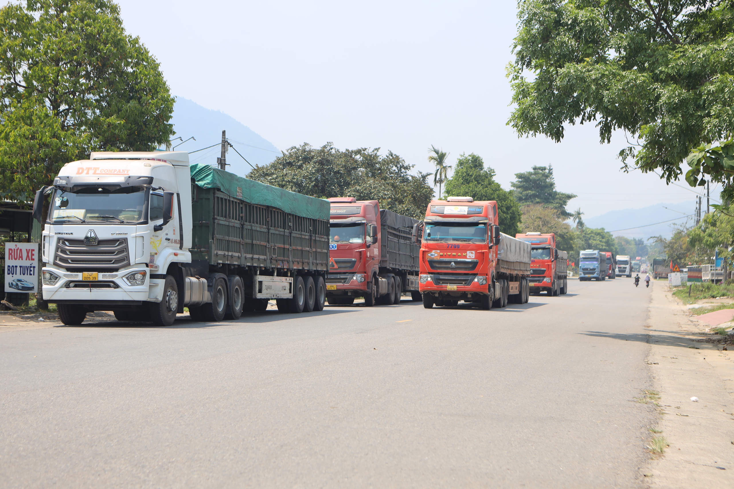 Bất an vì xe tải nặng trên Quốc lộ 49- Ảnh 5.