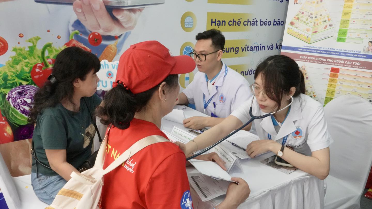 Chuyên gia chỉ rõ 3 trụ cột giúp người dân chủ động phòng bệnh từ sớm, từ xa- Ảnh 4. Chuyên gia chỉ rõ 3 trụ cột giúp người dân chủ động phòng bệnh từ sớm, từ xa- Ảnh 4.