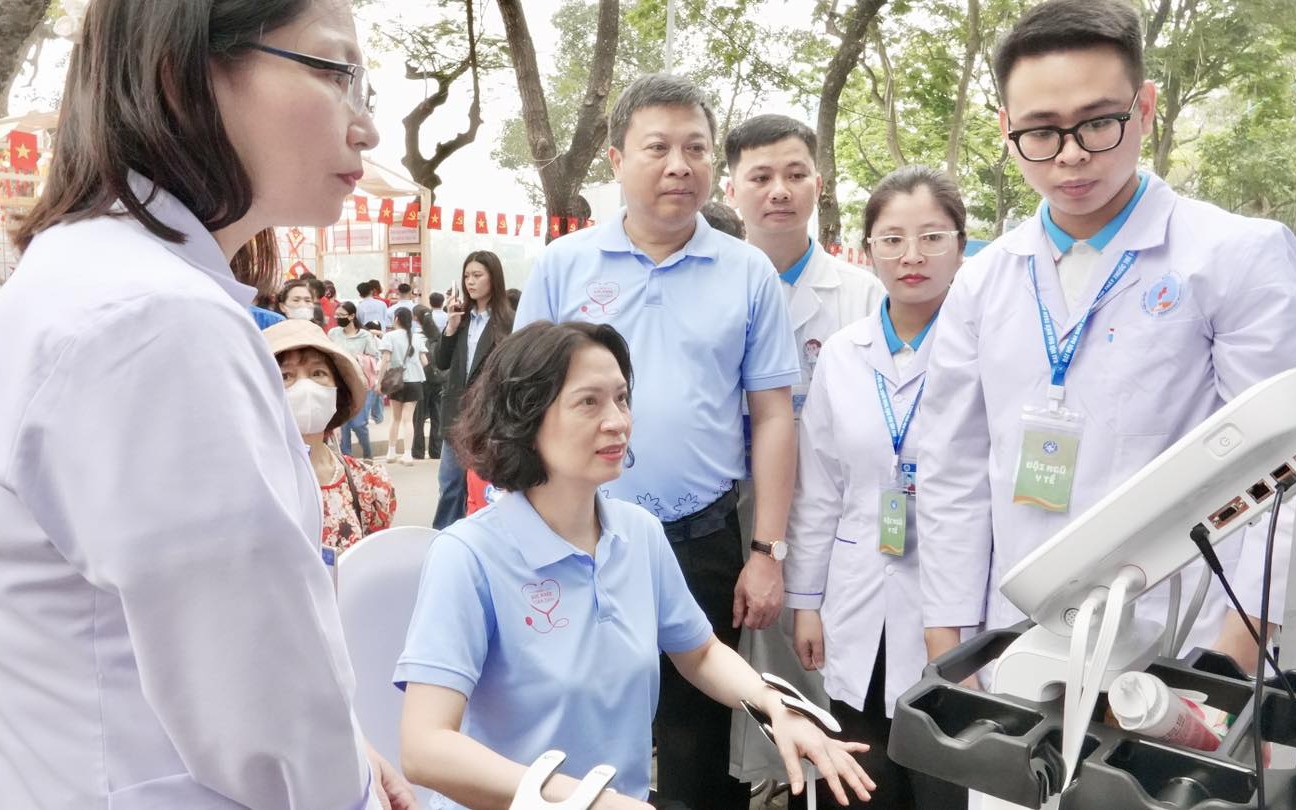 Ngày Sức khỏe toàn dân 7/4: Chủ động phòng bệnh bắt đầu từ đâu?- Ảnh 6. Chuyên gia chỉ rõ 3 trụ cột giúp người dân chủ động phòng bệnh từ sớm, từ xa