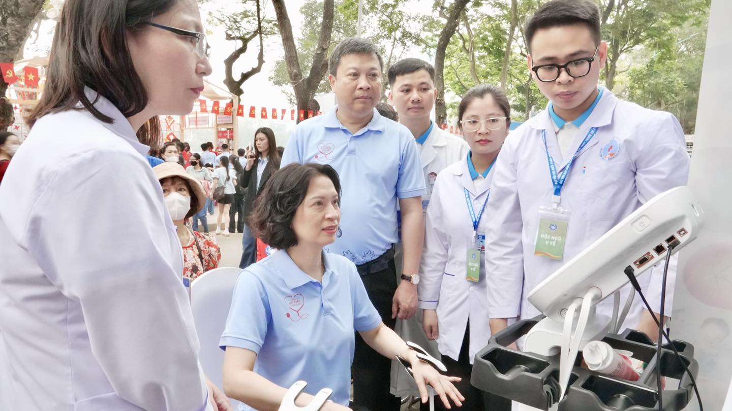 Chuyên gia chỉ rõ 3 trụ cột giúp người dân chủ động phòng bệnh từ sớm, từ xa- Ảnh 1. Chuyên gia chỉ rõ 3 trụ cột giúp người dân chủ động phòng bệnh từ sớm, từ xa- Ảnh 1.