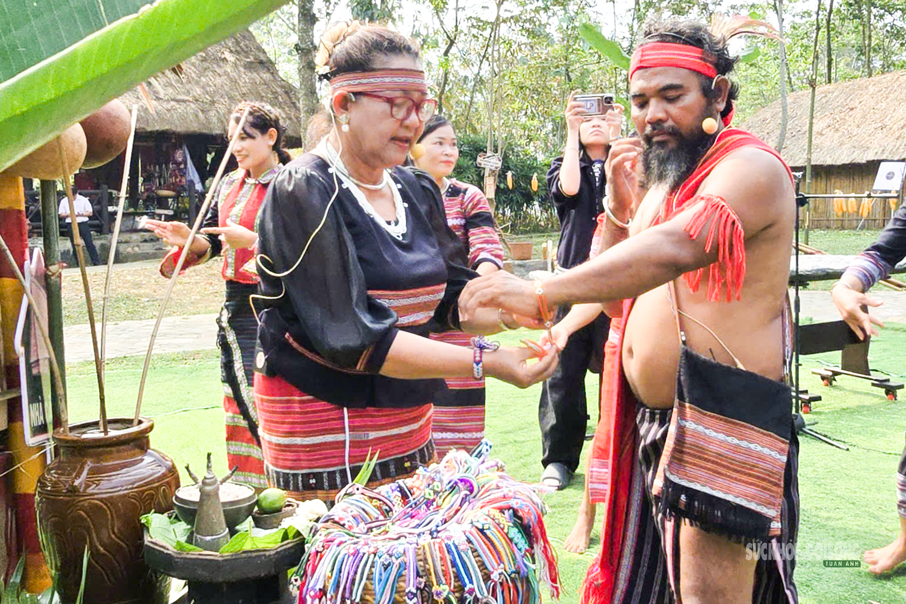 Theo nhịp cồng chiêng vào lễ cầu an của người S'tiêng- Ảnh 6. Theo nhịp cồng chiêng vào lễ cầu an của người S'tiêng- Ảnh 6.