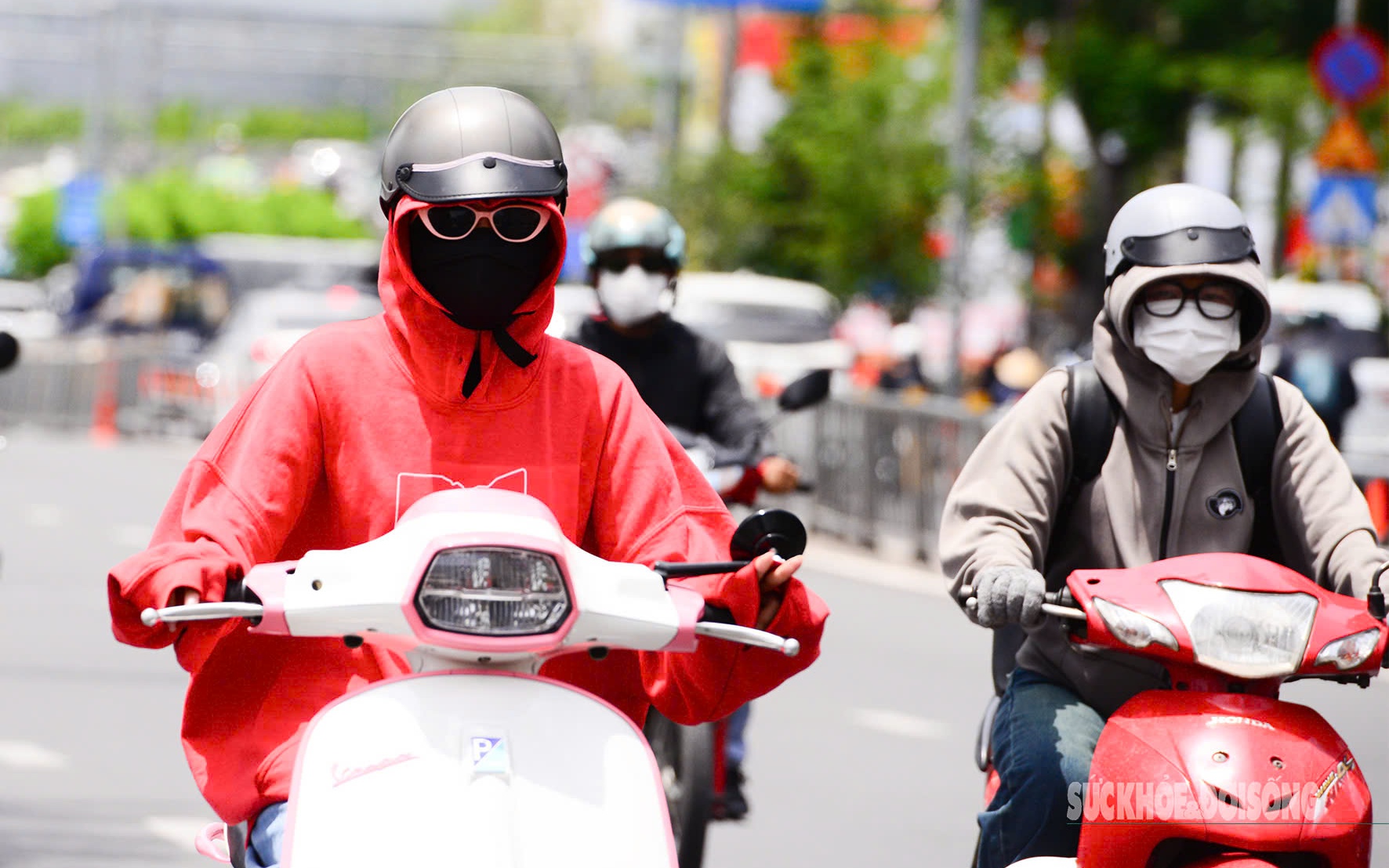 Nắng nóng gia tăng, nhiều khu vực miền Trung sát ngưỡng 40 độ- Ảnh 3. Nắng nóng bao phủ miền Bắc, Hà Nội nhiệt tăng 36 độ