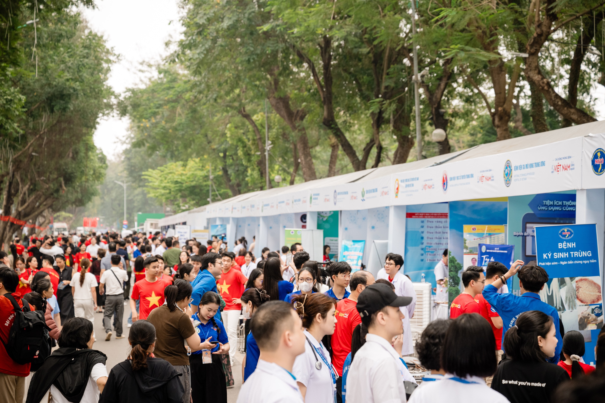 Phát hiện hơn 2.800 trường hợp bất thường qua khám miễn phí nhân Ngày Sức khỏe toàn dân- Ảnh 4. Phát hiện hơn 2.800 trường hợp bất thường qua khám miễn phí nhân Ngày Sức khỏe toàn dân- Ảnh 4.