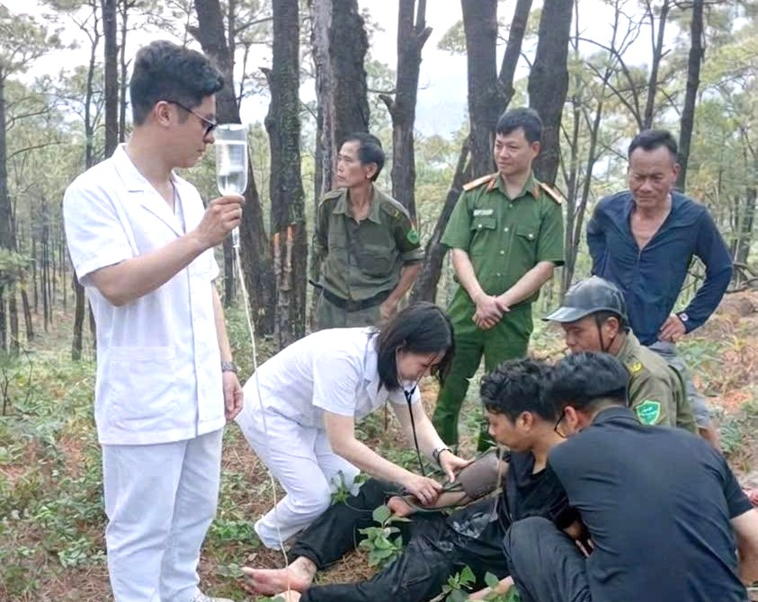 Đi leo núi, nam thanh niên bất ngờ ngất xỉu- Ảnh 2.