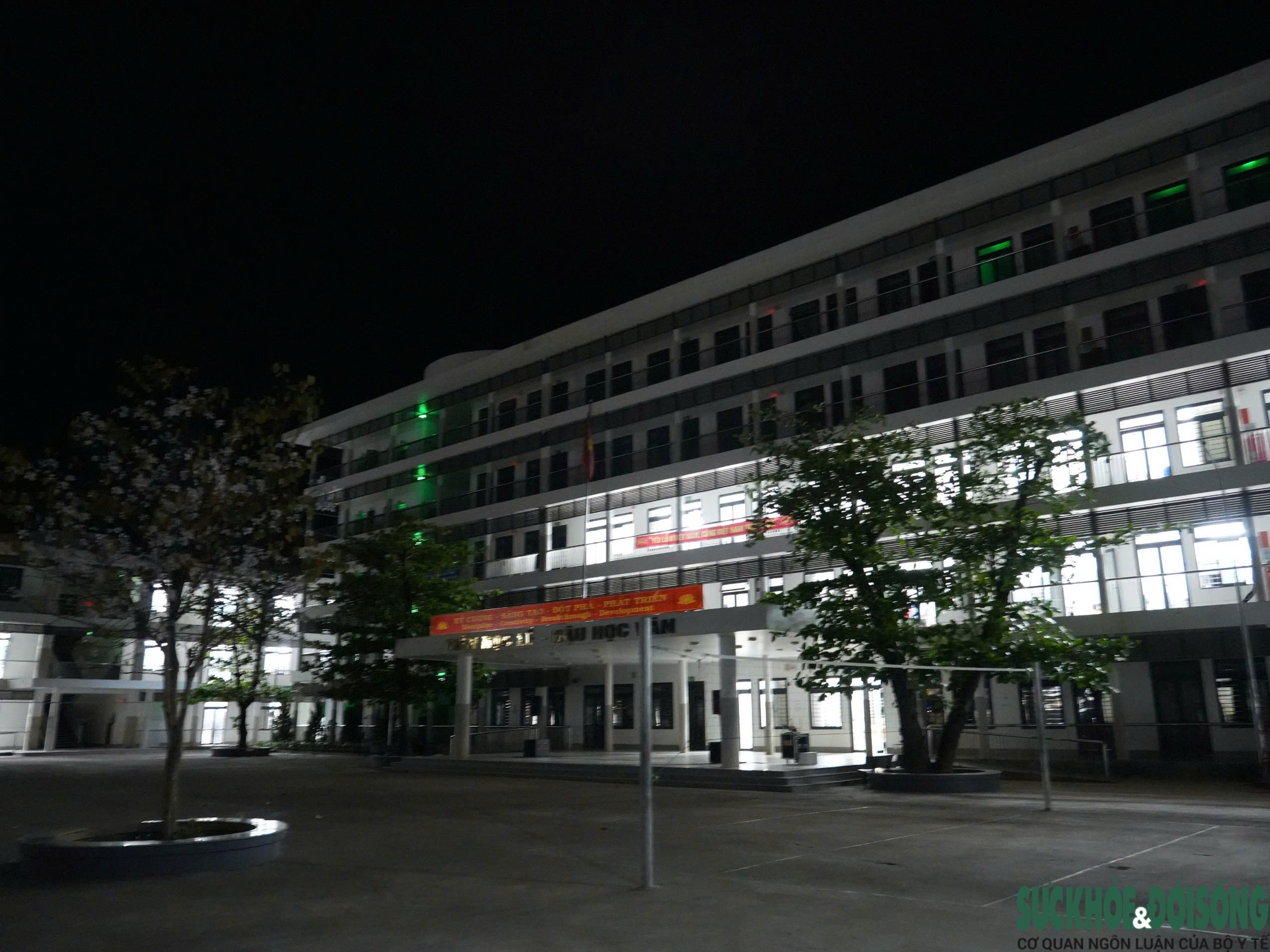 Trường học 'mặc áo' bán trú, vận hành như nội trú- Ảnh 3.