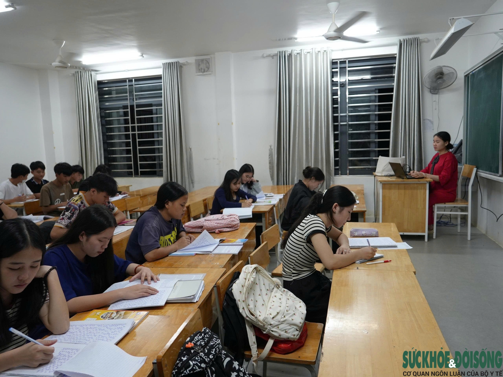 Trường học 'mặc áo' bán trú, vận hành như nội trú- Ảnh 4.