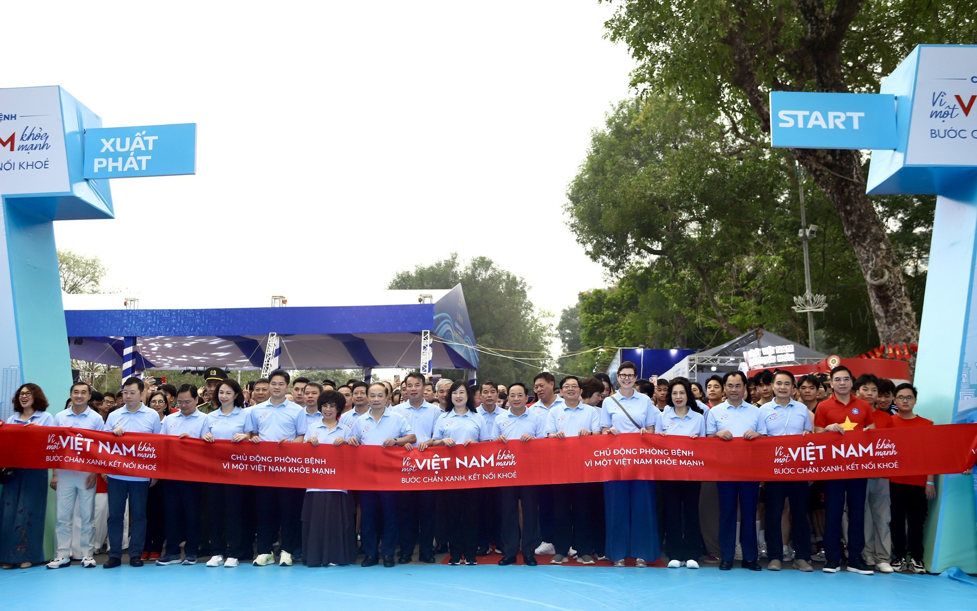 Bộ trưởng Đào Hồng Lan dự chương trình khám bệnh miễn phí 'Vì một Việt Nam khỏe mạnh hơn 2026' tại Hải Phòng- Ảnh 7. Chủ động phòng bệnh - xây dựng văn hóa sức khỏe vì một Việt Nam khỏe mạnh