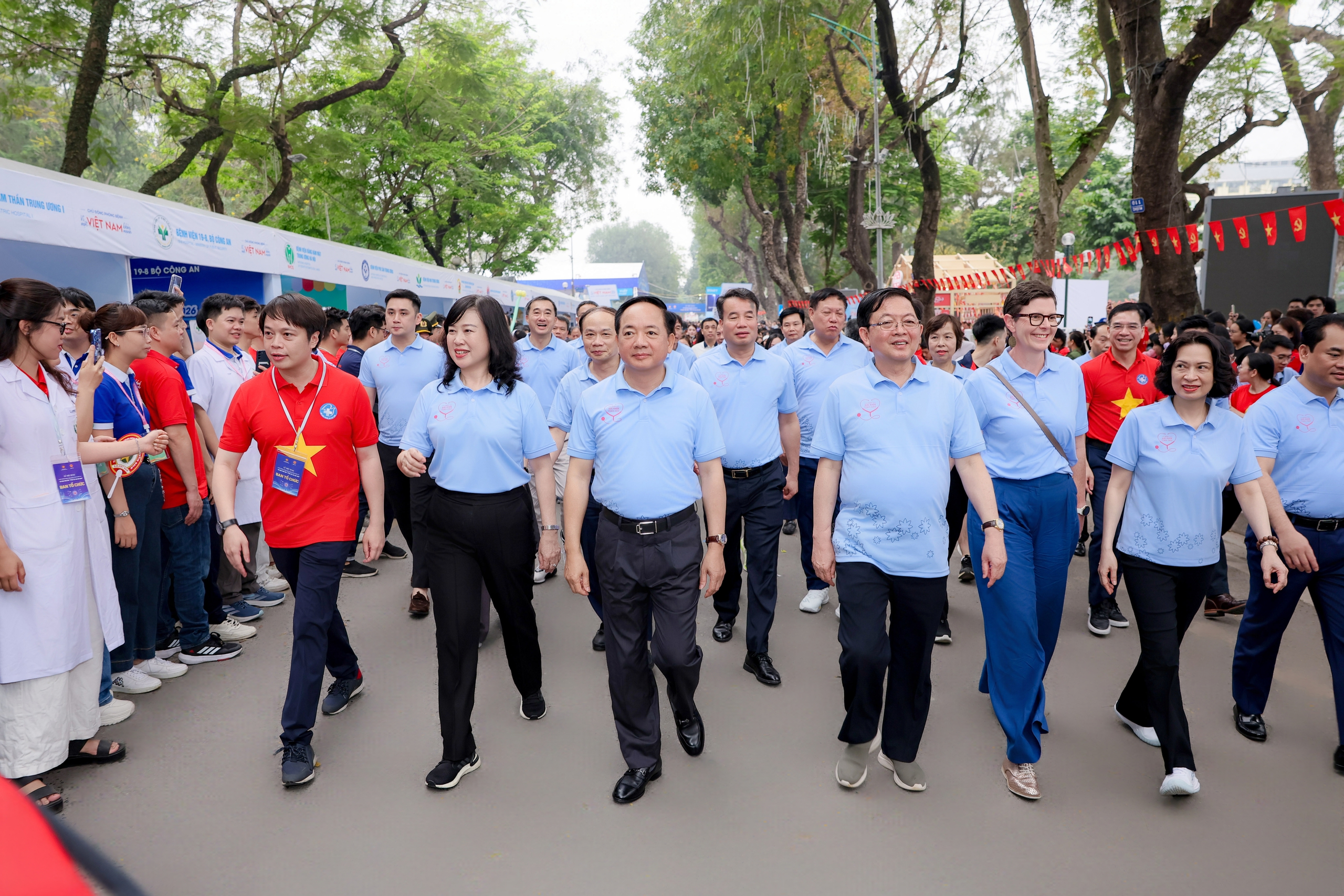 Phát hiện hơn 2.800 trường hợp bất thường qua khám miễn phí nhân Ngày Sức khỏe toàn dân- Ảnh 2. Phát hiện hơn 2.800 trường hợp bất thường qua khám miễn phí nhân Ngày Sức khỏe toàn dân- Ảnh 2.