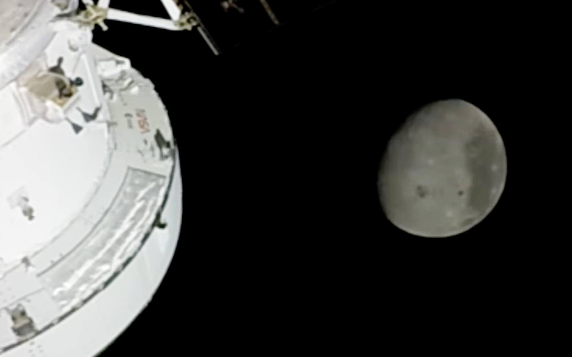 Vì sao con người không bao giờ nhìn thấy phía bên kia Mặt Trăng?- Ảnh 3. Phi hành đoàn Artemis II choáng ngợp trước khung cảnh từ không gian bên kia Mặt Trăng