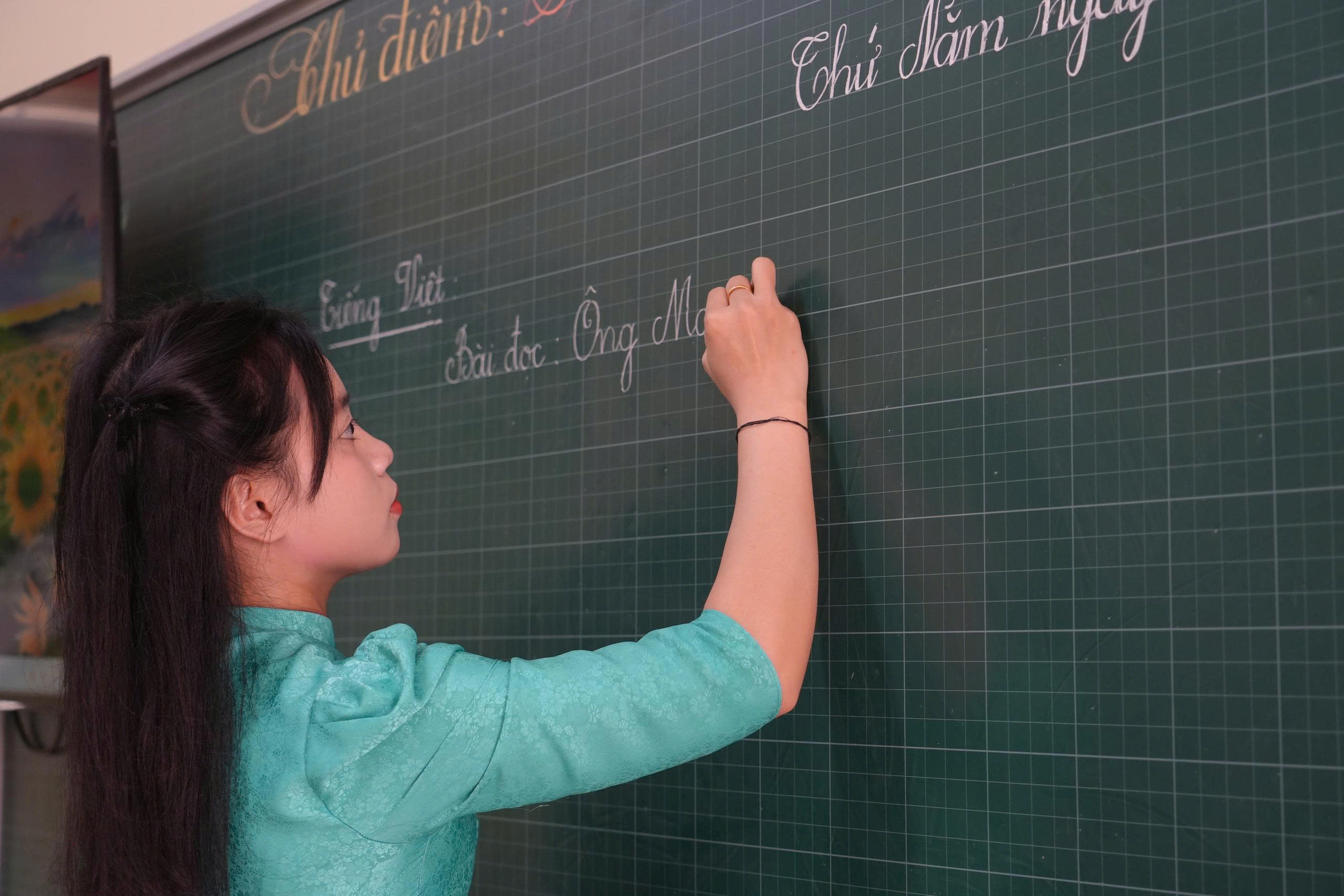 Nữ đại biểu Quốc hội trẻ nhất cả nước phát huy sức trẻ, dám nghĩ dám làm- Ảnh 3. Nữ đại biểu Quốc hội trẻ nhất cả nước phát huy sức trẻ, dám nghĩ dám làm- Ảnh 3.