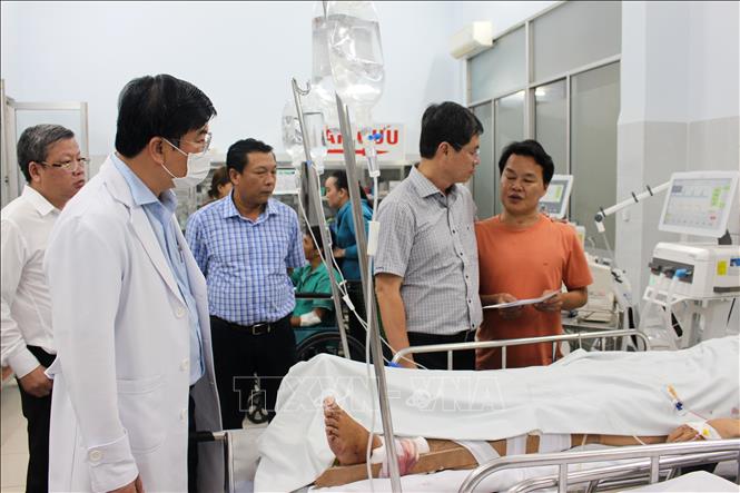 Vụ xe ô tô lao xuống vực ở Lâm Đồng: Thăm hỏi các nạn nhân đang điều trị tại bệnh viện- Ảnh 1.