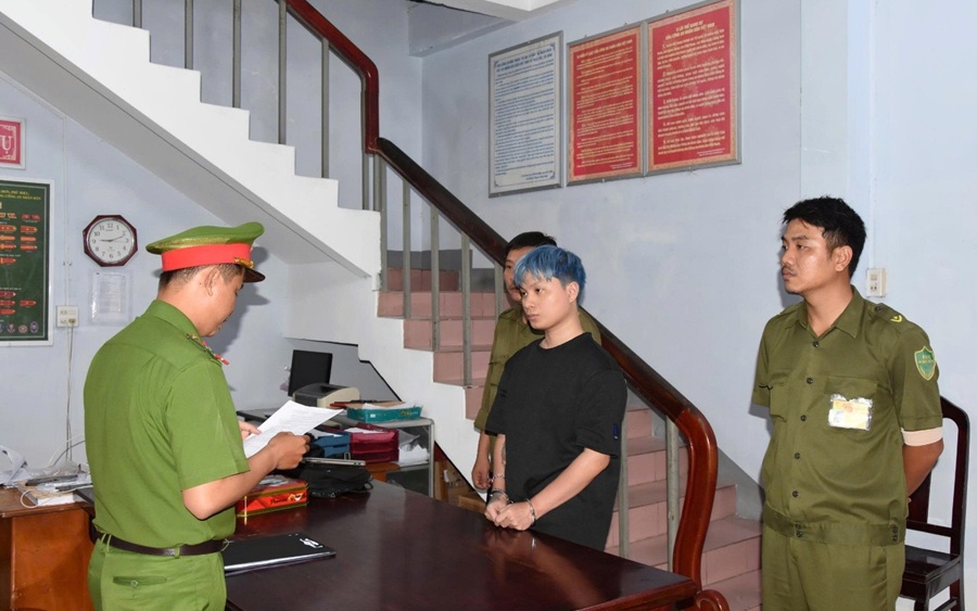 Bắt giữ 2 đối tượng cướp tài sản trong đêm trên Quốc lộ 2- Ảnh 2.