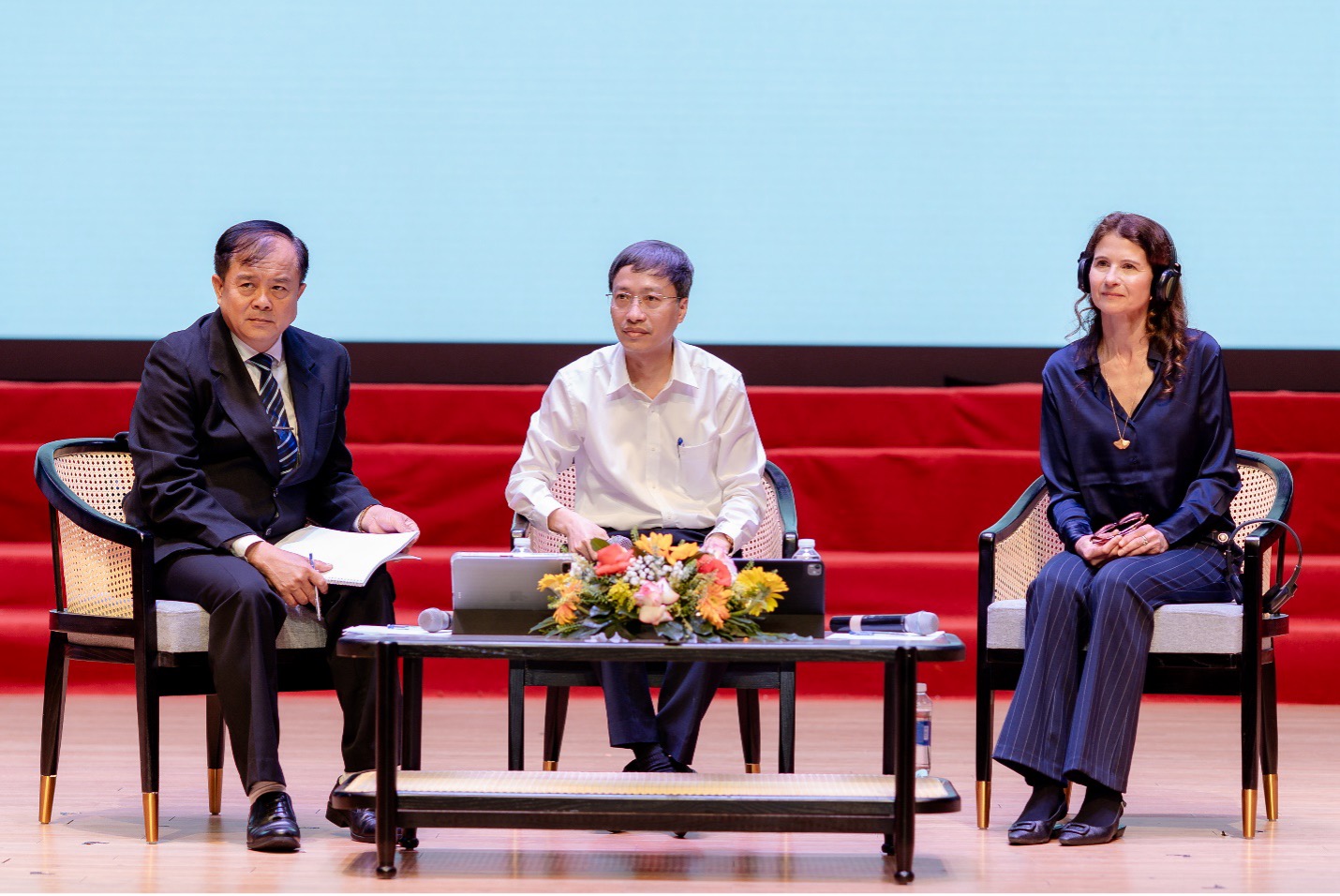 Từ trẻ nhỏ đến người cao tuổi: Vì sao cần tiếp cận ‘miễn dịch trọn đời'?- Ảnh 2. Từ trẻ nhỏ đến người cao tuổi: Vì sao cần tiếp cận ‘miễn dịch trọn đời'?- Ảnh 2.