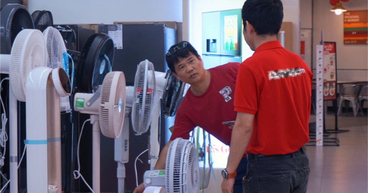 Điện lạnh vào mùa: Sức mua "tăng nhiệt" trước đợt nắng nóng cao điểm