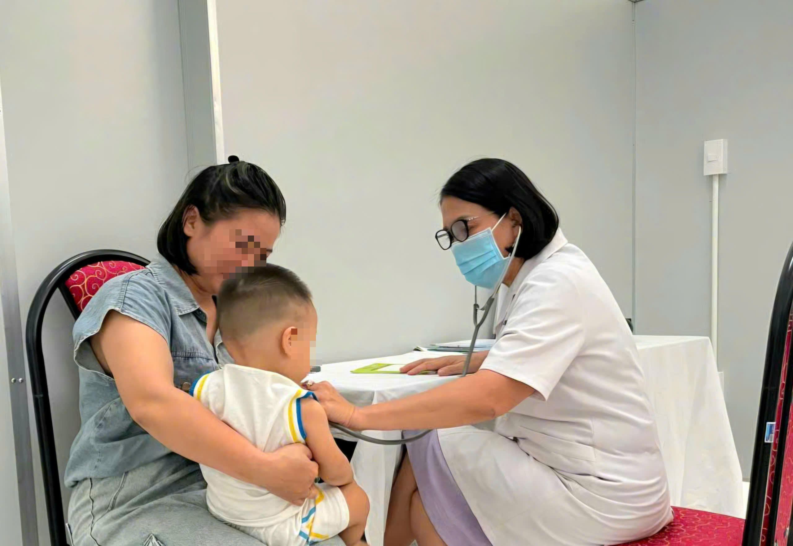 Tay chân miệng vào mùa dễ lây lan, nhận diện nguy cơ và cách phòng bệnh cho trẻ- Ảnh 1. Tay chân miệng vào mùa dễ lây lan, nhận diện nguy cơ và cách phòng bệnh cho trẻ- Ảnh 1.