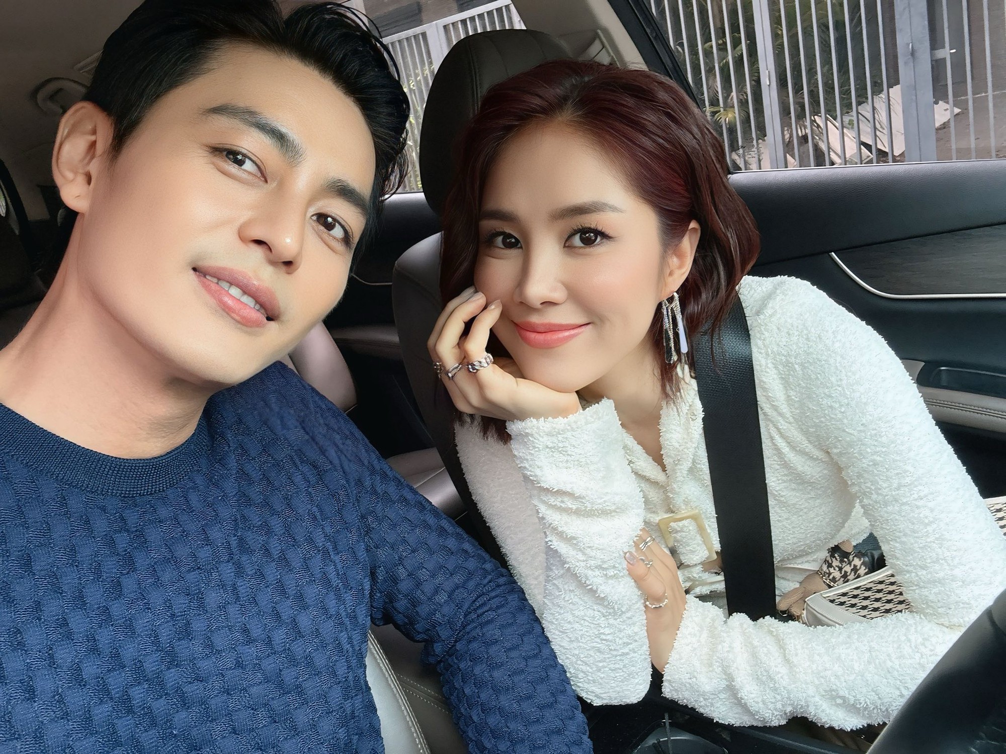 Chụp ảnh cùng bạn diễn kém tuổi, Lê Phương vẫn trẻ đẹp ở tuổi 41- Ảnh 1.