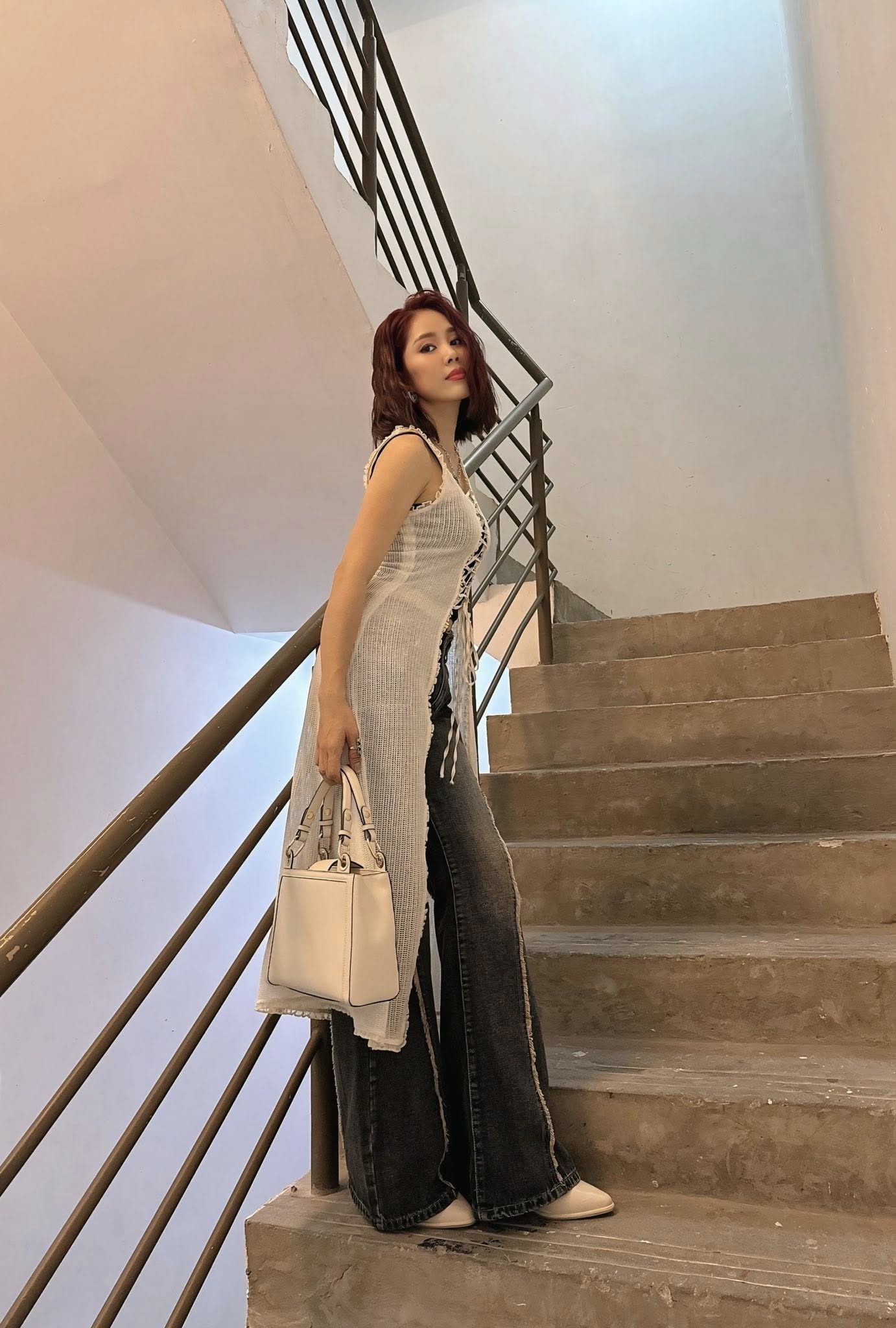 Chụp ảnh cùng bạn diễn kém tuổi, Lê Phương vẫn trẻ đẹp ở tuổi 41- Ảnh 6.