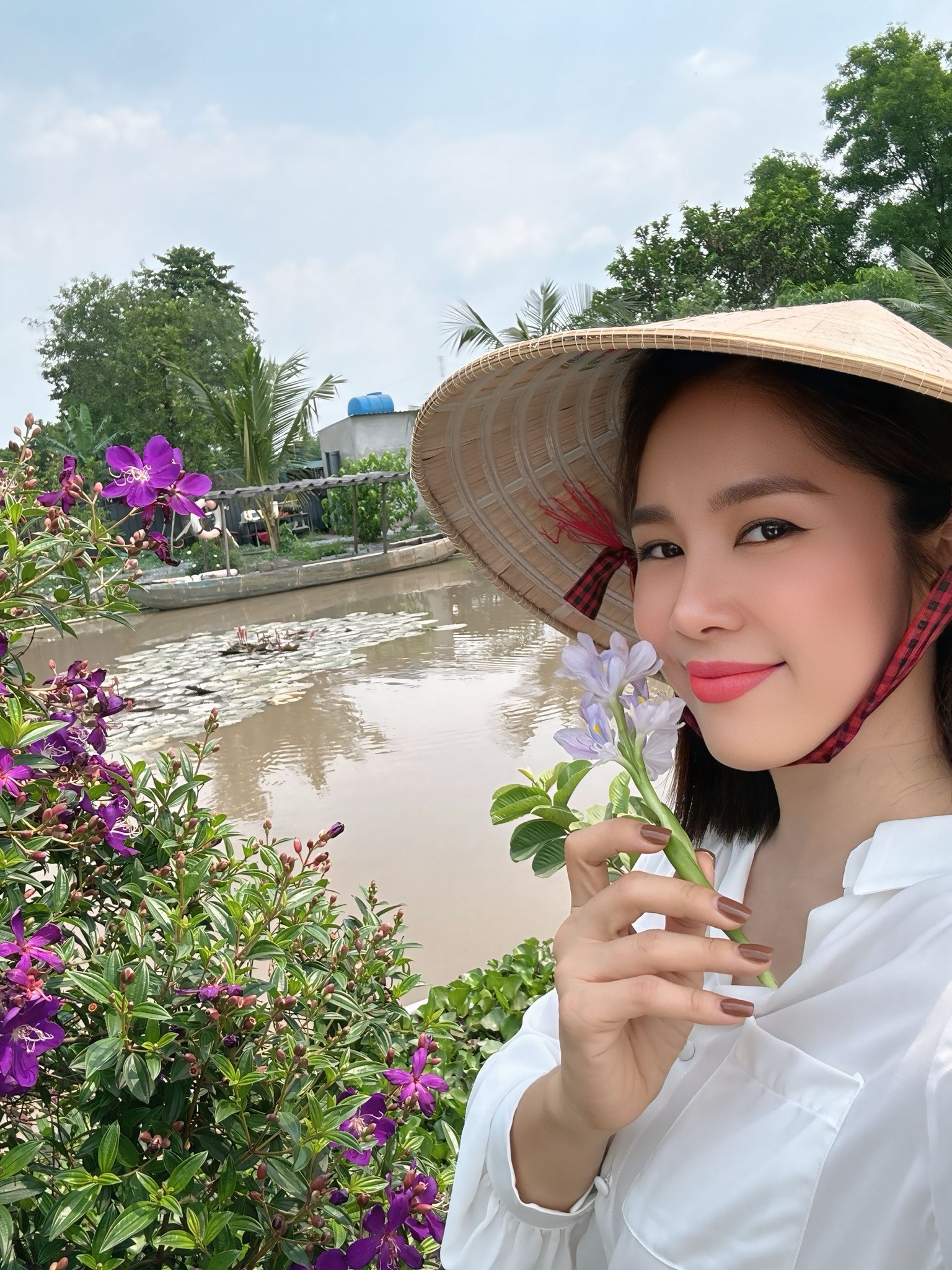 Chụp ảnh cùng bạn diễn kém tuổi, Lê Phương vẫn trẻ đẹp ở tuổi 41- Ảnh 7.