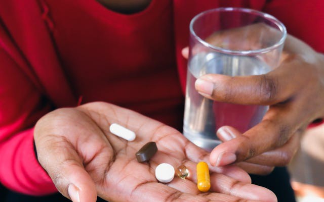 Dấu hiệu cảnh báo cơ thể dư thừa vitamin 1 photo 1775566171374 17755661718471627882195 0 0 400 640 crop 1775566590998599857492