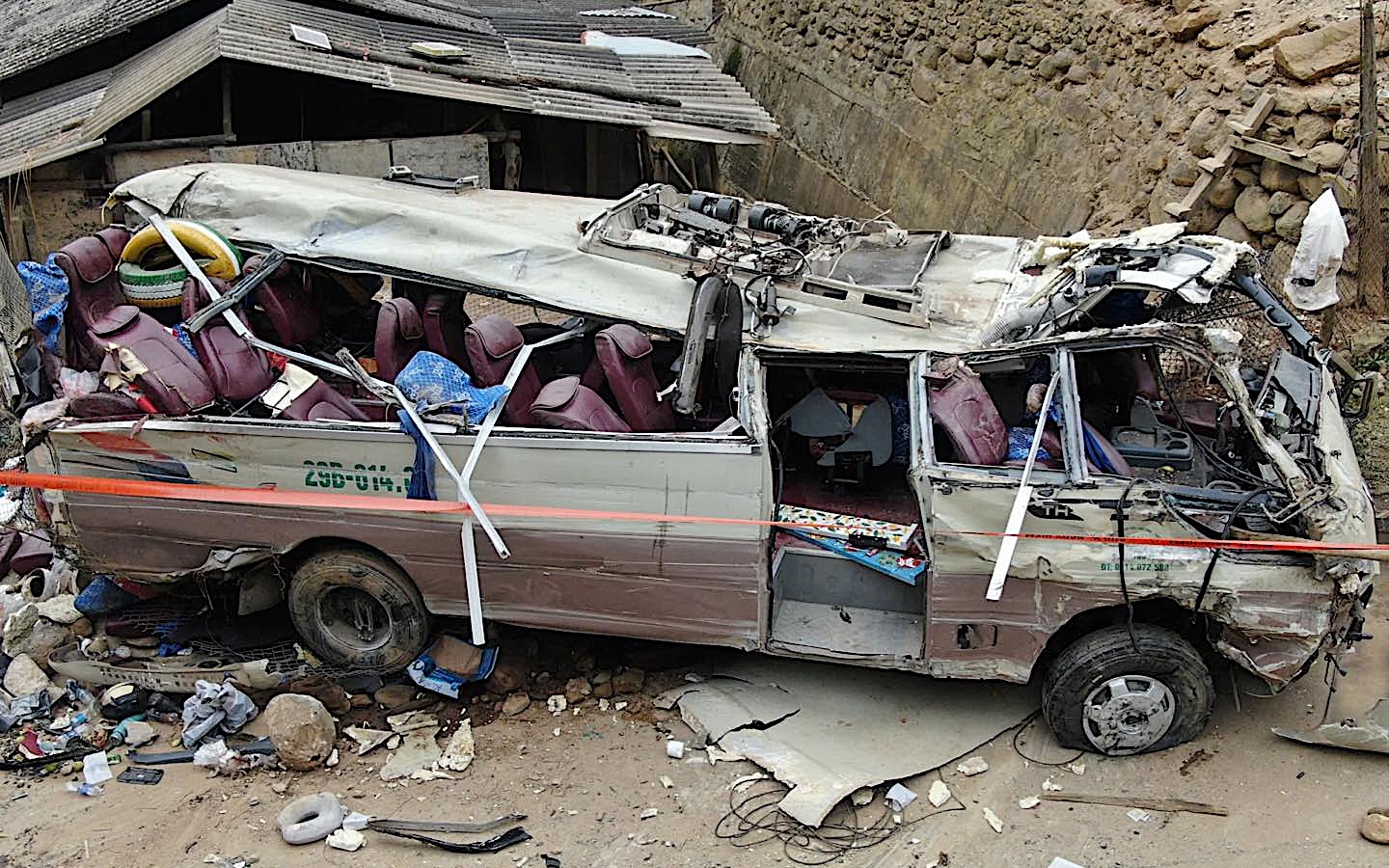 Ô tô Mercedes G63 tông tử vong cụ ông trên phố Đào Tấn- Ảnh 1.