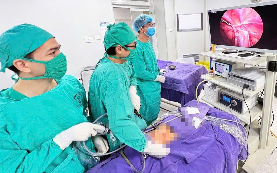 Phẫu thuật thành công ung thư amidan tại Bệnh viện Bãi Cháy- Ảnh 3.