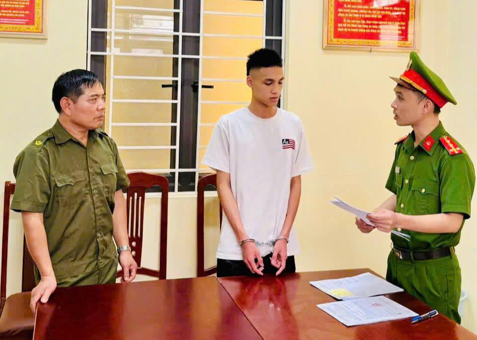 Đang ngồi chơi cùng bạn ở quán tạp hóa, nam thanh niên bất ngờ bị đánh nhập viện- Ảnh 1. Đang ngồi chơi cùng bạn ở quán tạp hóa, nam thanh niên bất ngờ bị đánh nhập viện- Ảnh 1.