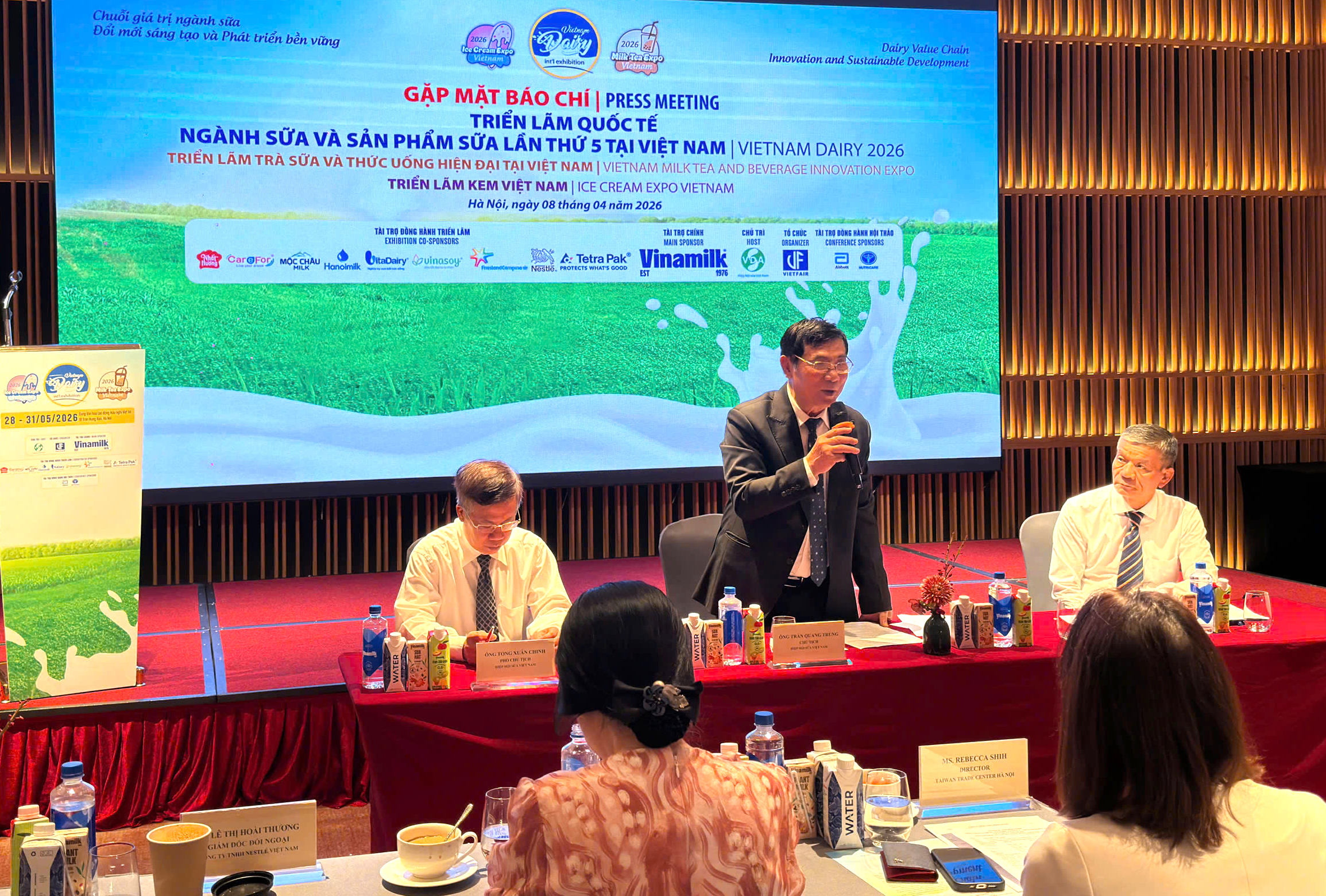 Người tiêu dùng đặt ra yêu cầu cao hơn về chất lượng, an toàn thực phẩm, nguồn gốc sản phẩm sữa- Ảnh 1.