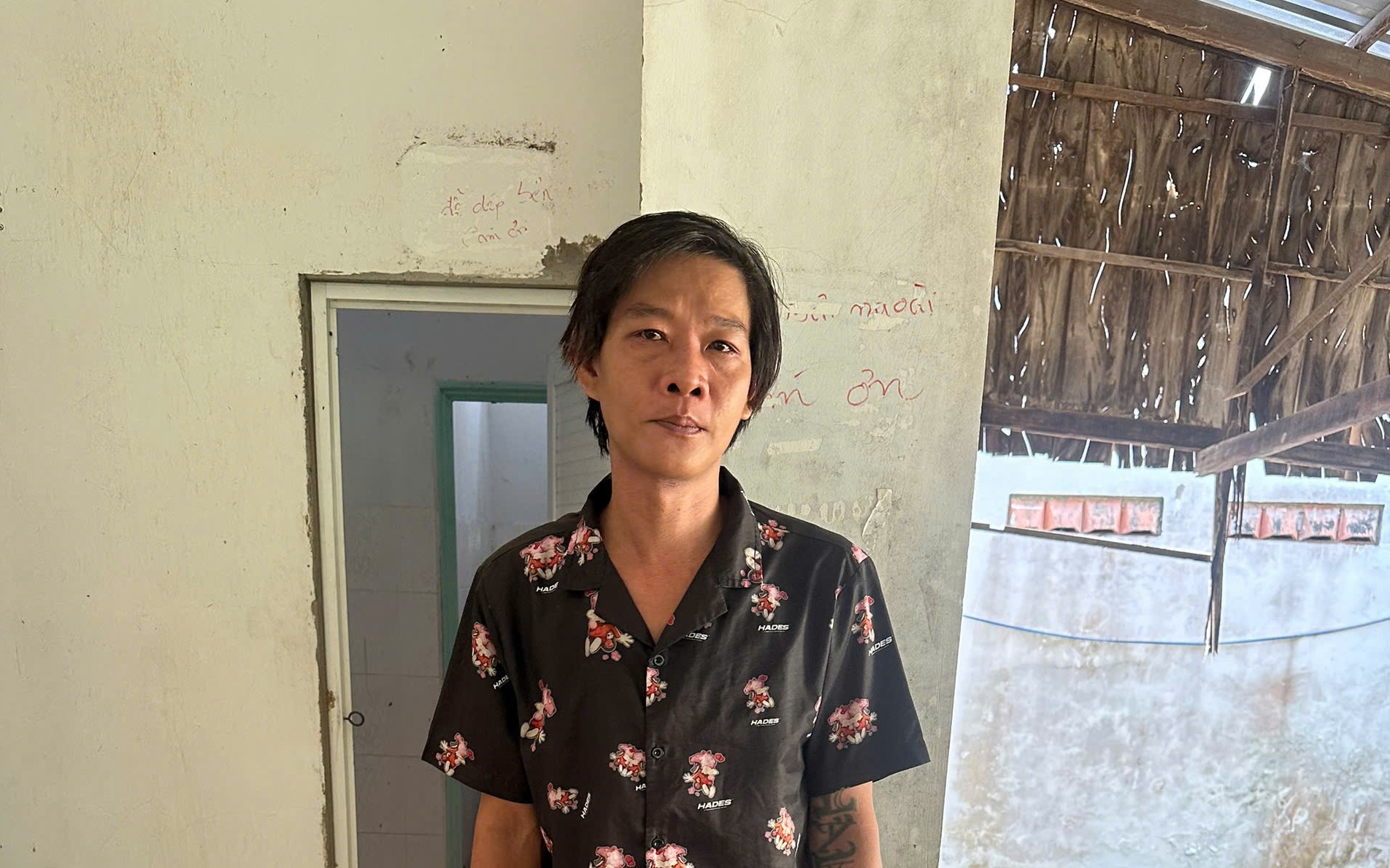 Mua bán tài khoản ngân hàng, thanh niên bị triệu tập sau hàng chục nghìn giao dịch - Ảnh 2. Bé gái 6 tuổi bị bạn của cậu xâm hại