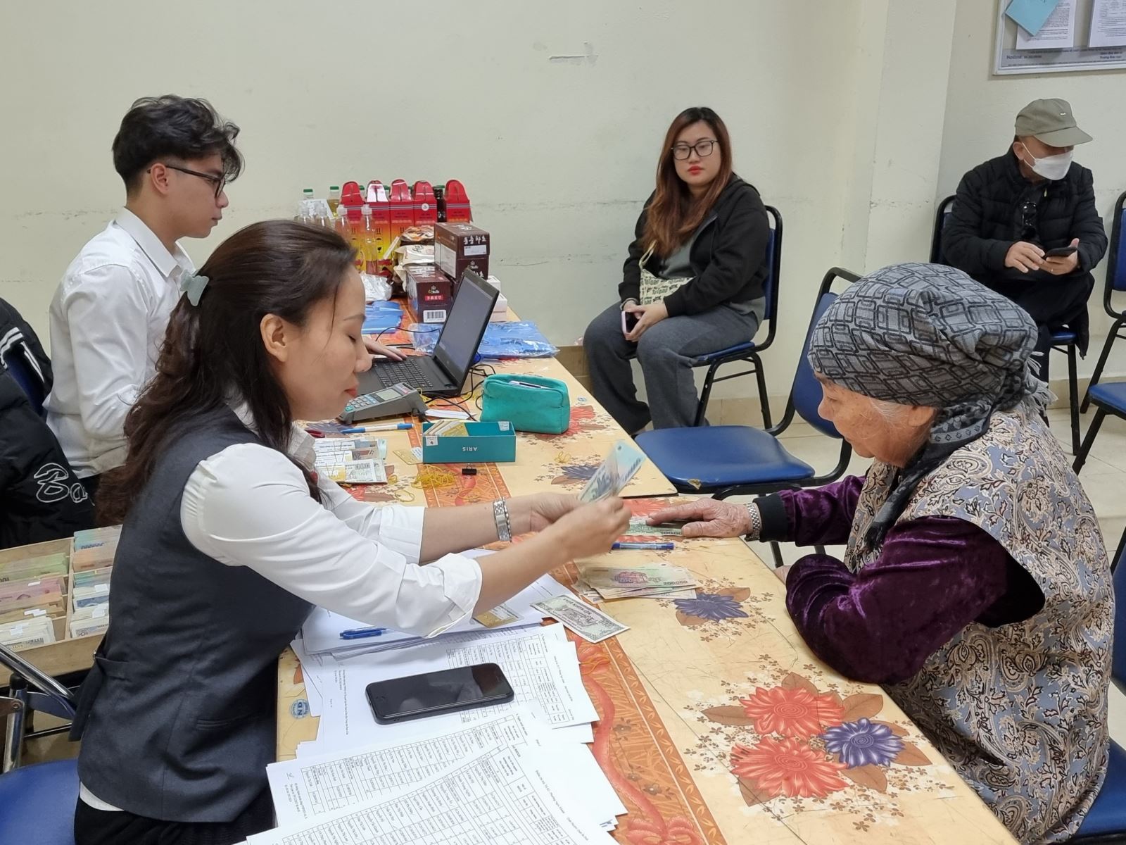 Đề xuất tăng khoảng 20% trợ cấp xã hội, hưu trí xã hội lên 600.000 đồng/tháng- Ảnh 1.