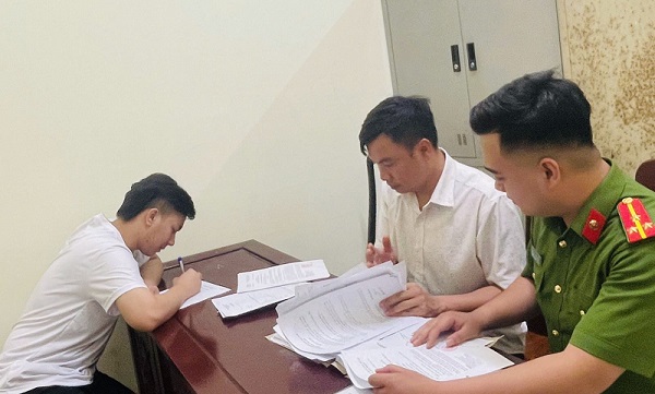 Bắt giữ thành công đối tượng truy nã vừa từ Campuchia trở về- Ảnh 1.