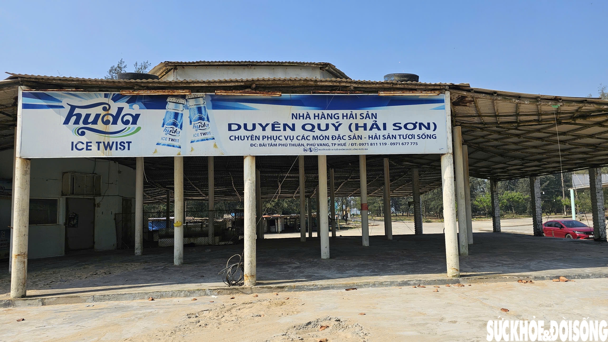 Oằn mình vượt qua nhiều đợt mưa bão, bãi biển nổi tiếng ở Huế vào mùa đón khách- Ảnh 3.