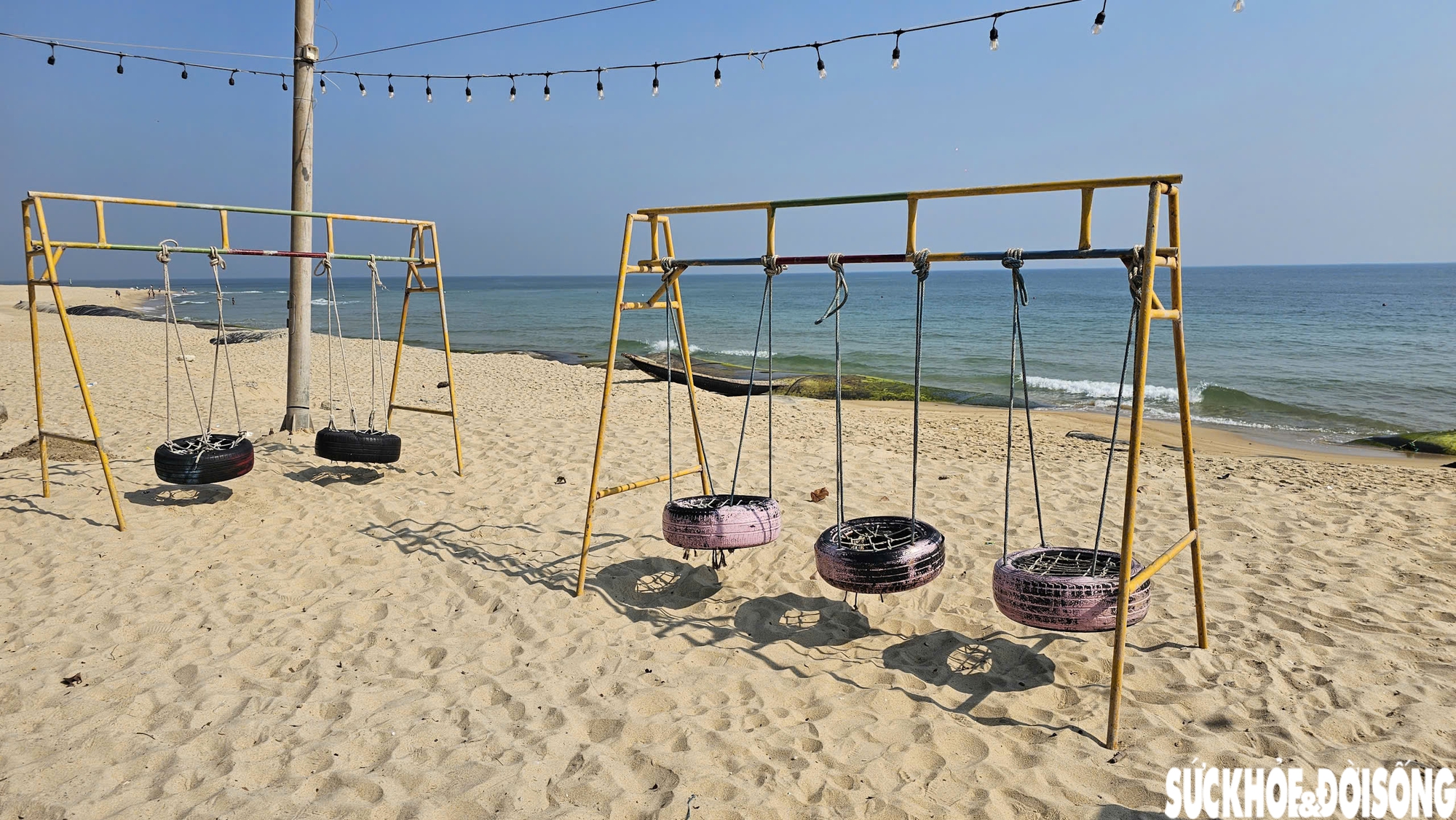 Oằn mình vượt qua nhiều đợt mưa bão, bãi biển nổi tiếng ở Huế vào mùa đón khách- Ảnh 13.