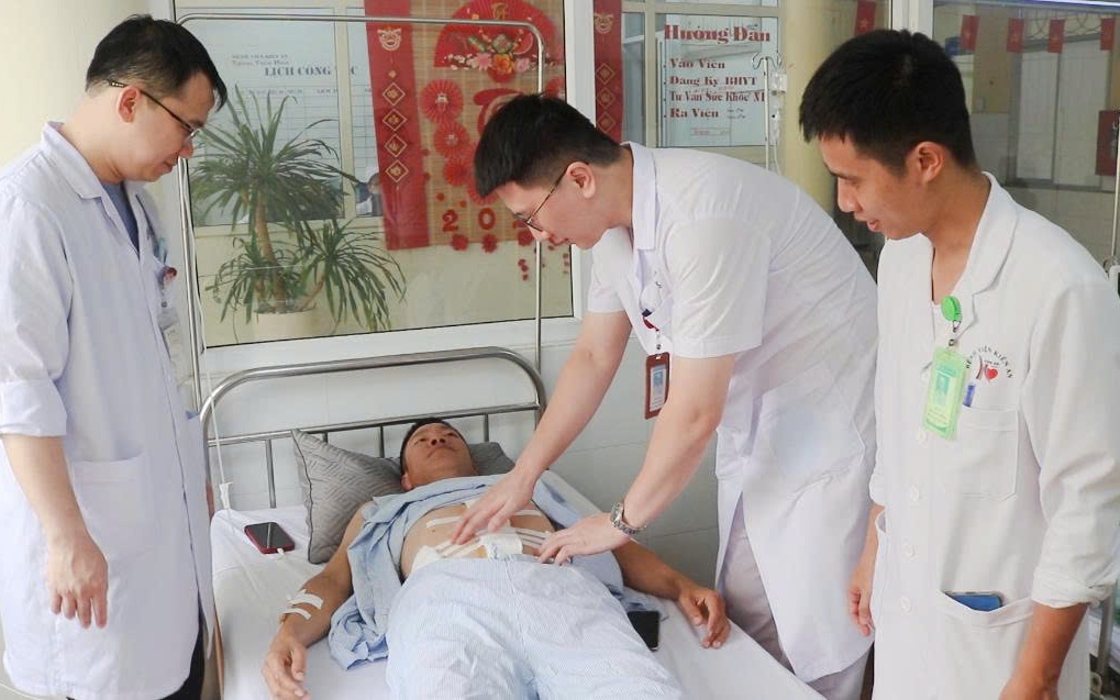 Giành lại sự sống cho nam thanh niên 18 tuổi sốc đa chấn thương sau tai nạn giao thông- Ảnh 2.