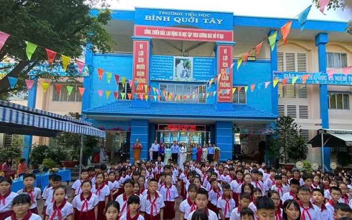 Vụ hàng loạt học sinh nghi ngộ độc tại TPHCM: Nhiều ca nhiễm trùng tiêu hóa mức trung bình đến nặng- Ảnh 3. Hơn 100 học sinh tại TPHCM có triệu chứng đau bụng, nôn ói, nghi ngộ độc thực phẩm