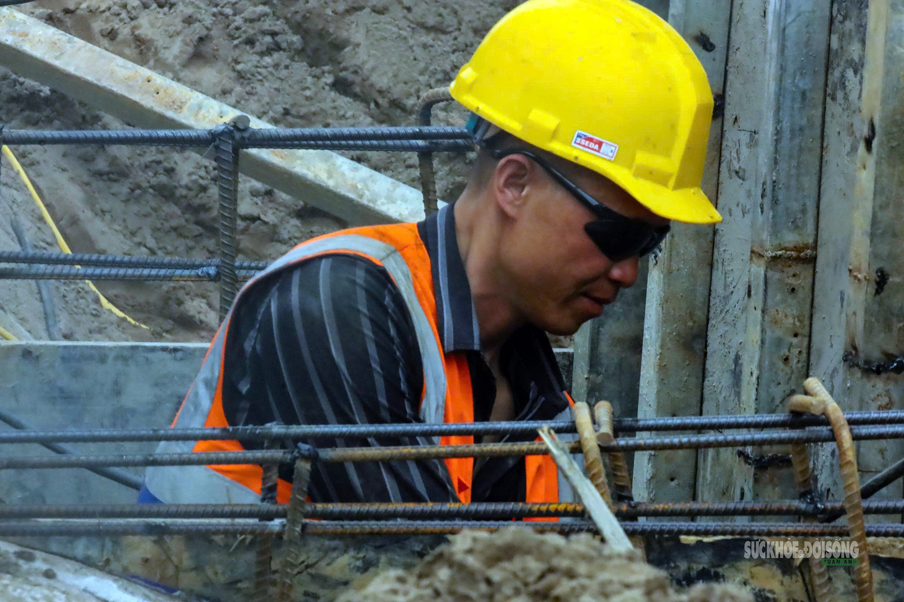 Giữa thời tiết oi nóng, công nhân hối hả thi công Vành đai 2,5- Ảnh 4.