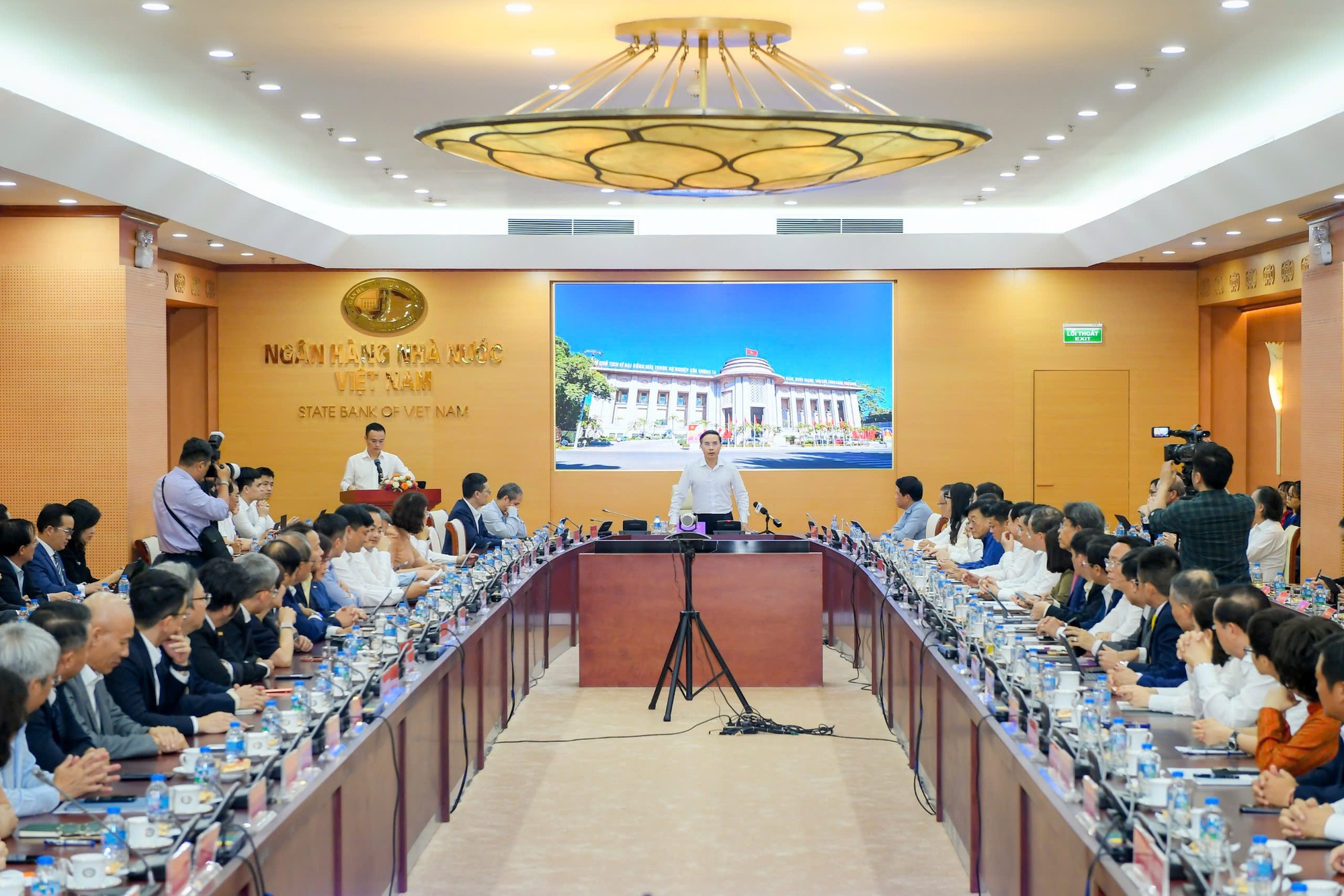 Các ngân hàng thương mại giảm lãi suất sau 9/4- Ảnh 1. Các ngân hàng thương mại giảm lãi suất sau 9/4- Ảnh 1.