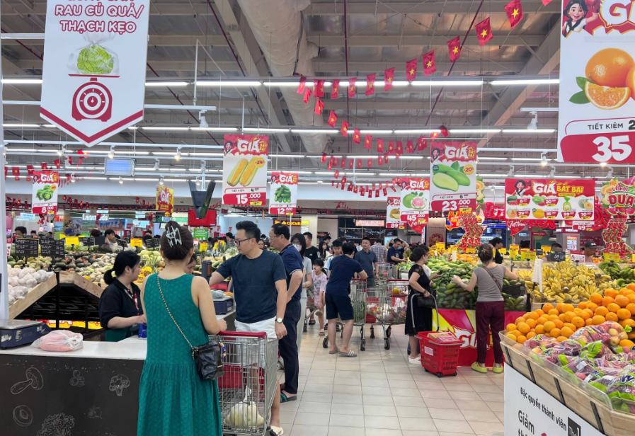 Trung tâm thương mại, siêu thị nhộn nhịp khách dịp nghỉ lễ 30/4-1/5- Ảnh 12.
