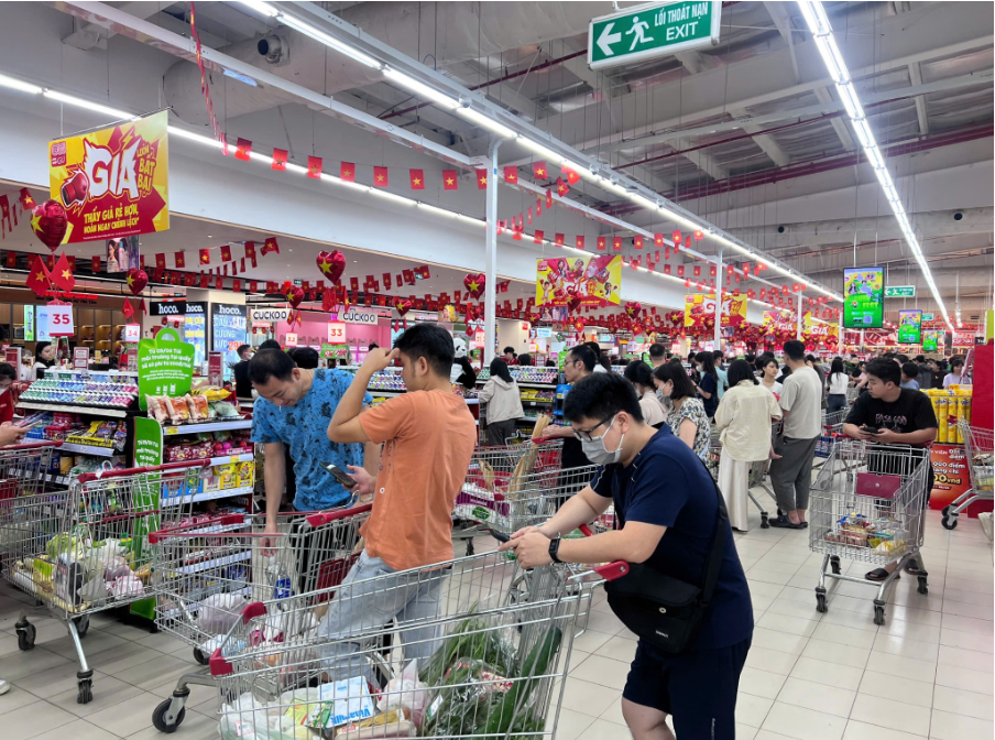 Trung tâm thương mại, siêu thị nhộn nhịp khách dịp nghỉ lễ 30/4-1/5- Ảnh 13.