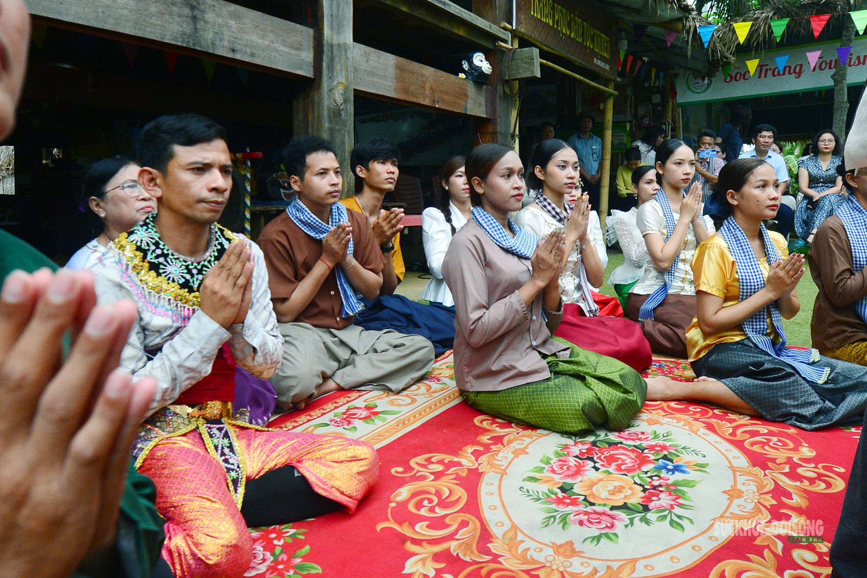Đồng bào Khmer cúng Trăng, đút cốm dẹp trong lễ Ok Om Bok- Ảnh 4.