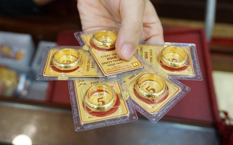 Chốt giá vàng hôm nay ngày 1/5 đột ngột giảm cực mạnh