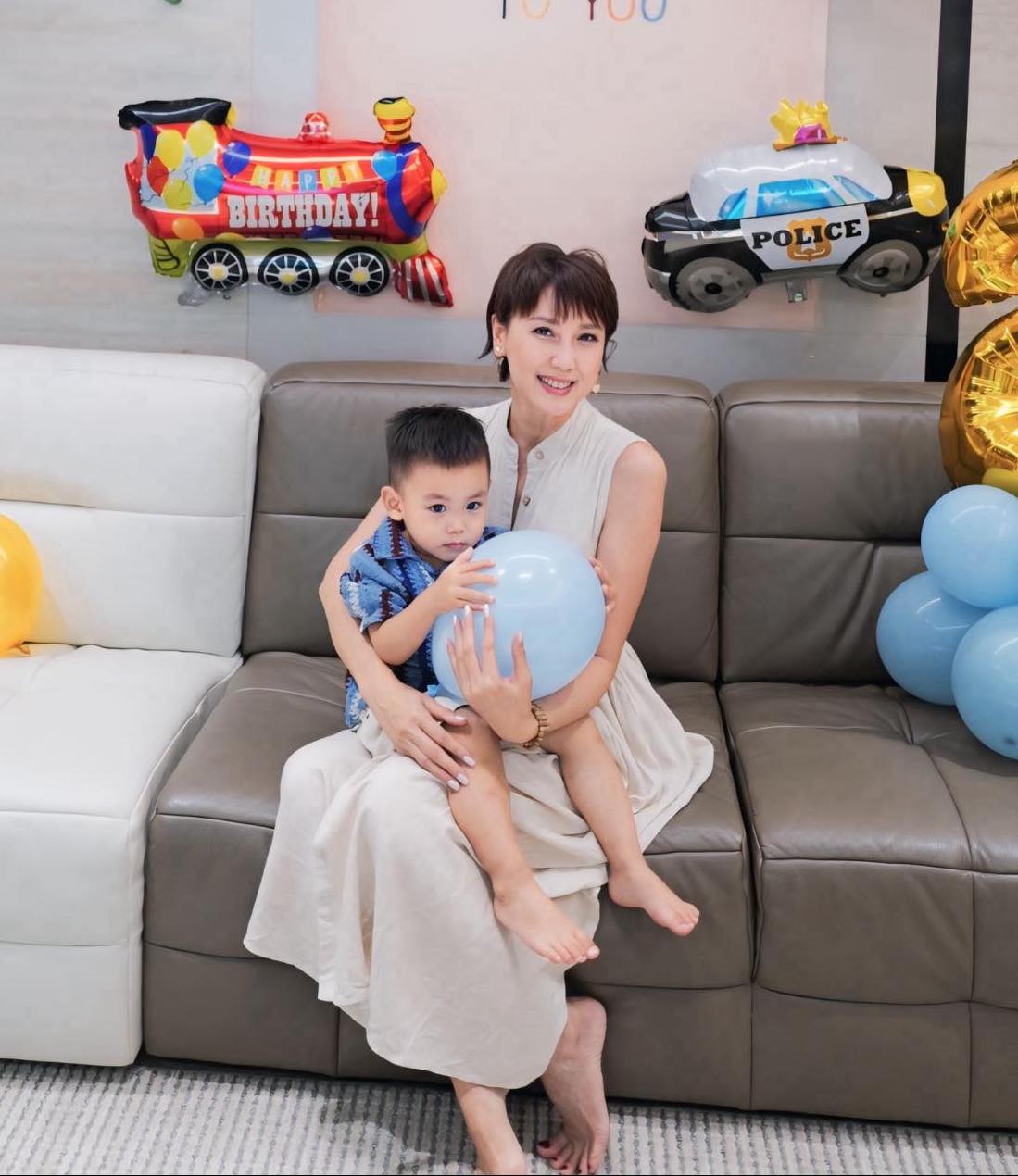 Xuất hiện cùng bà thông gia, mẹ vợ Đoàn Văn Hậu vẫn thu hút mọi ánh nhìn- Ảnh 3.