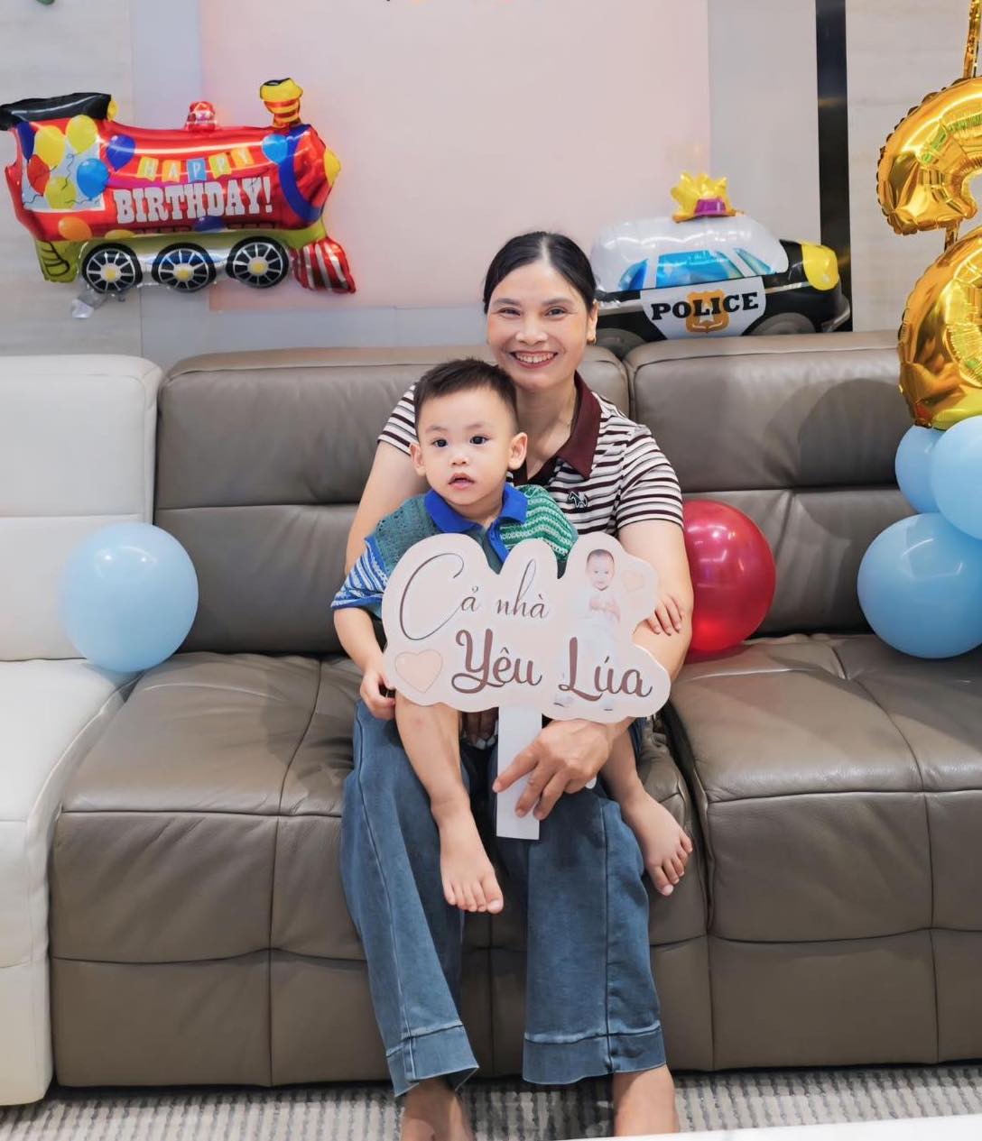 Xuất hiện cùng bà thông gia, mẹ vợ Đoàn Văn Hậu vẫn thu hút mọi ánh nhìn- Ảnh 2.