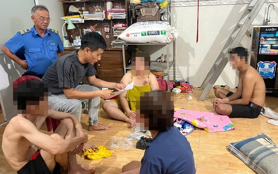 Nhiều người trẻ 'sập bẫy' ma túy vì thuốc lá điện tử- Ảnh 2.
