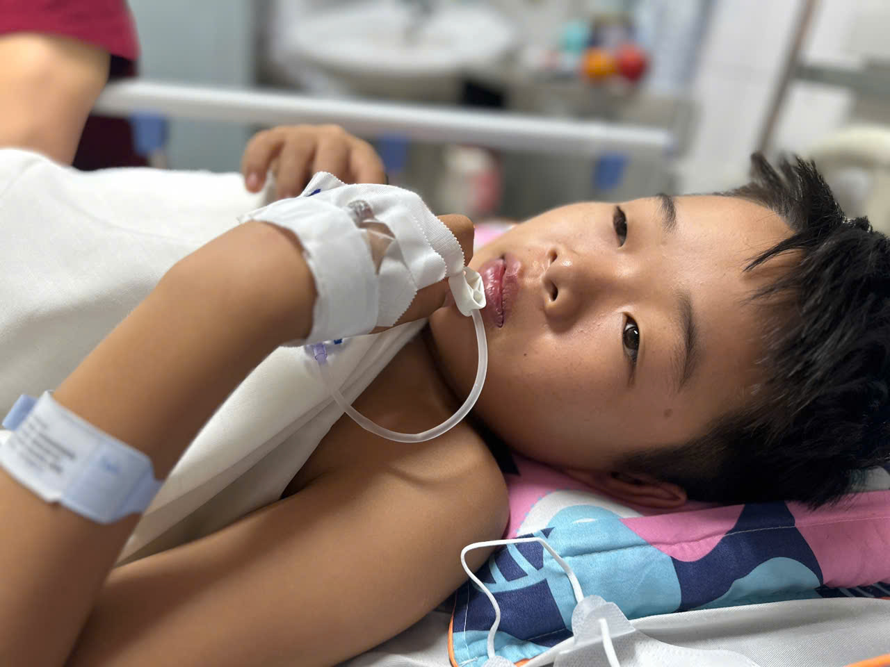 Xót xa hoàn cảnh nam sinh lớp 8 mất bố vì ung thư, giờ lại nguy kịch vì xuất huyết não sau tai nạn bất ngờ- Ảnh 2.