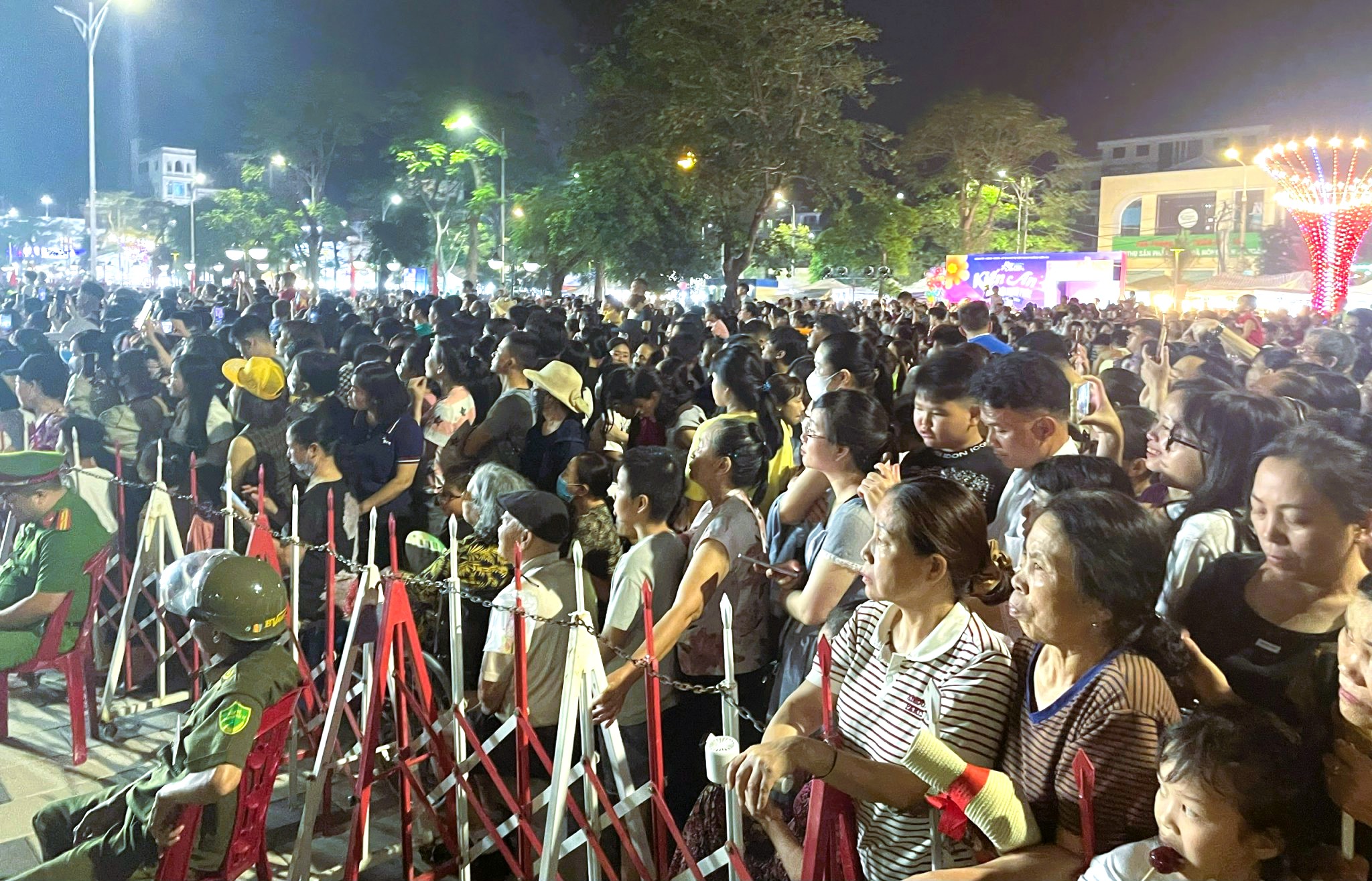 Hải Phòng khánh thành dự án vườn hoa hồ Hạnh phúc- Ảnh 6. Hải Phòng khánh thành dự án vườn hoa hồ Hạnh phúc- Ảnh 6.