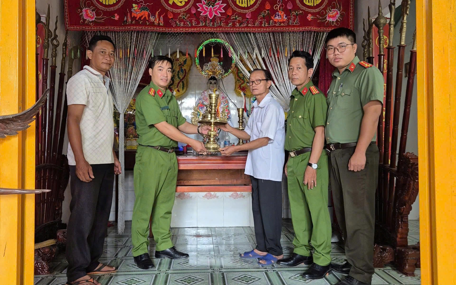 Cảnh Báo Tội Phạm: 15 Kẻ Trộm Nhắm Đến Du Khách Tại Biển Nha Trang