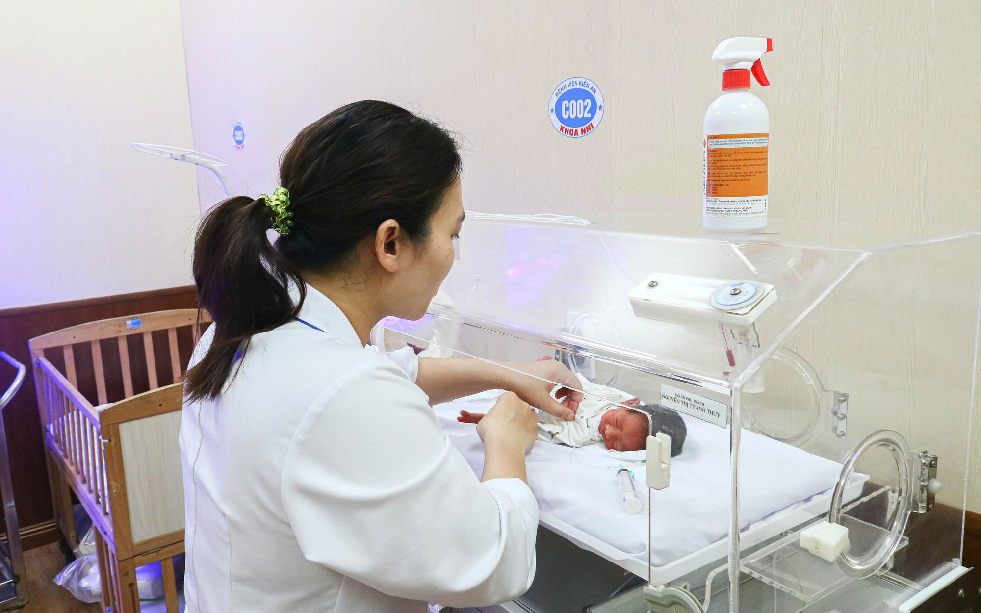 Hành trình 86 ngày nuôi sống bé sơ sinh non tháng của y bác sĩ ở Quảng Ninh- Ảnh 3. Hành trình 42 ngày giành lại sự sống cho em bé sinh non 28 tuần của bệnh viện Kiến An, Hải Phòng
