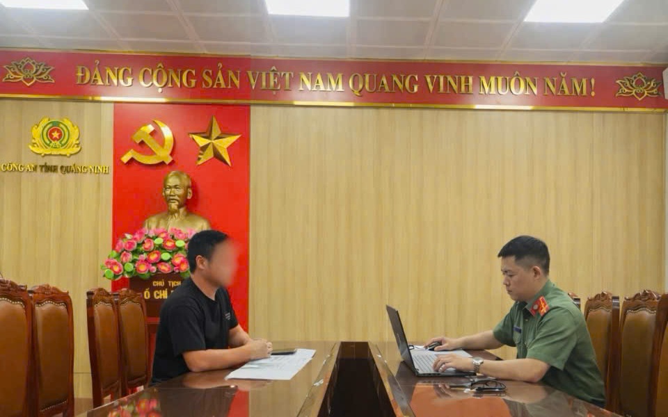 Công an Bắc Ninh xử lý 37 trường hợp đưa tin sai sự thật về dự án Sân bay Gia Bình trên không gian mạng- Ảnh 3. Xử phạt người đăng tải thông tin sai sự thật trên mạng xã hội