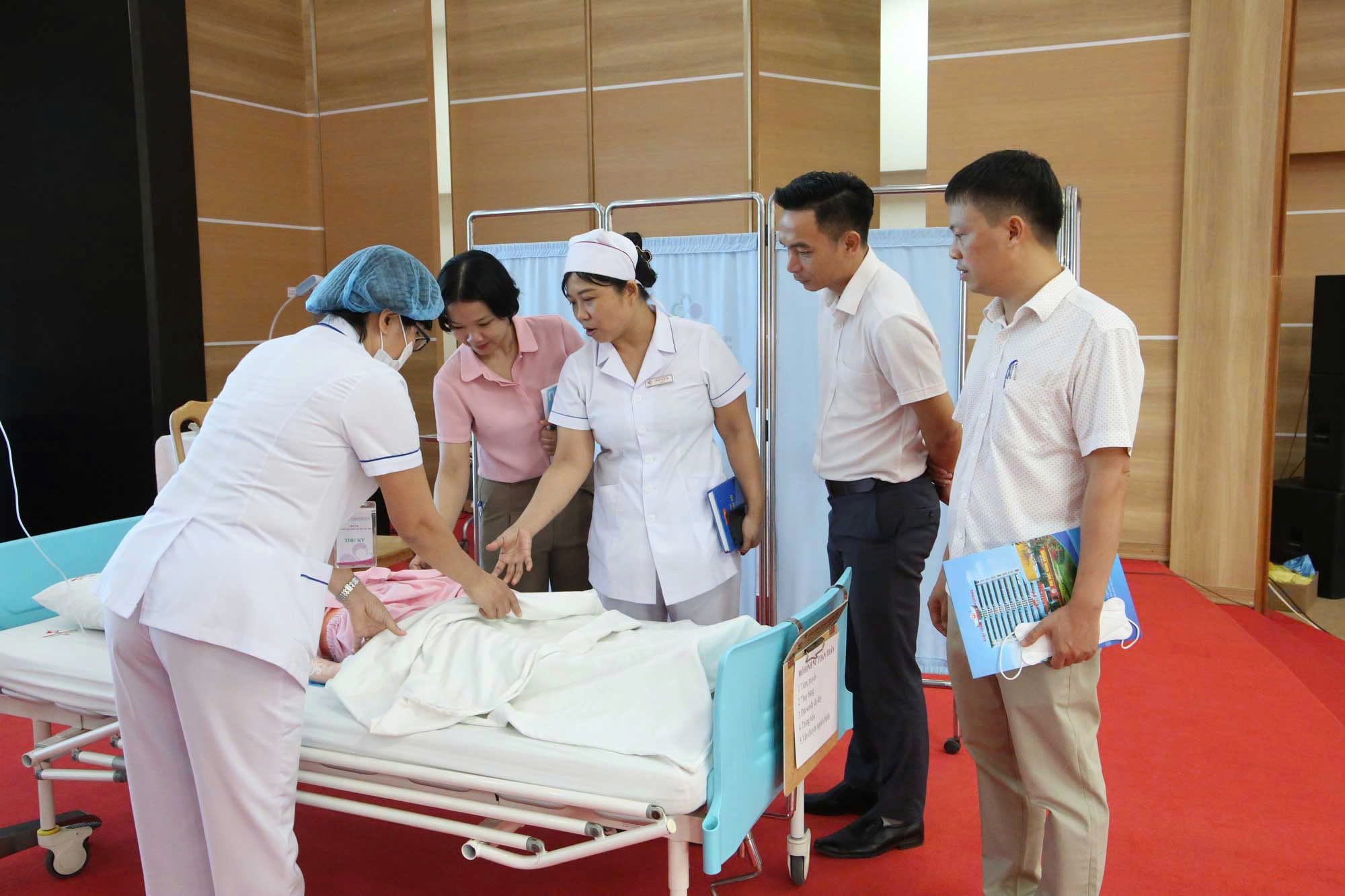 Nữ điều dưỡng Sản Nhi: 'Sau mỗi mũi tiêm, ca trực là trách nhiệm với tính mạng con người'- Ảnh 2.